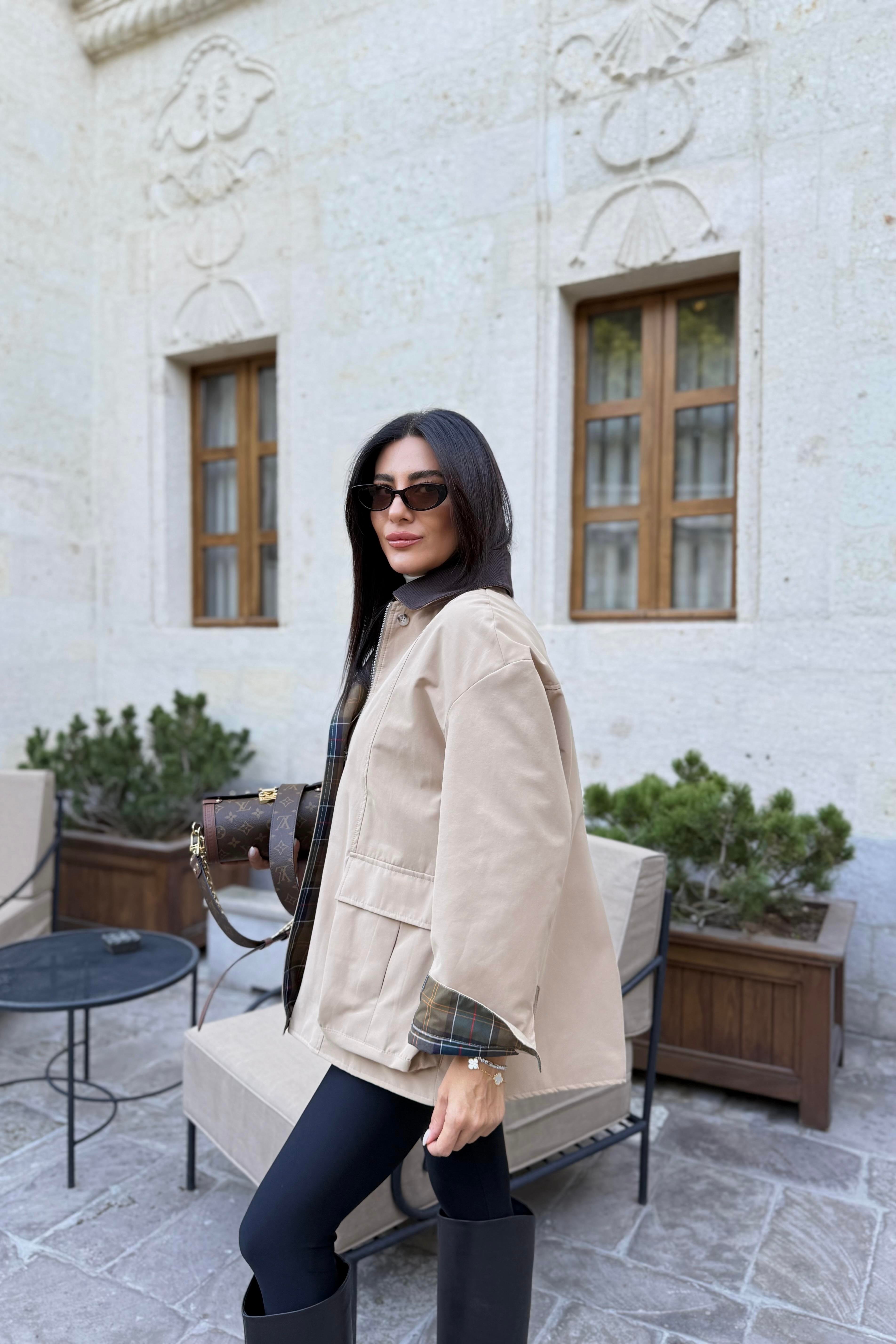 CEPLİ EKOSE CEKET BEJ