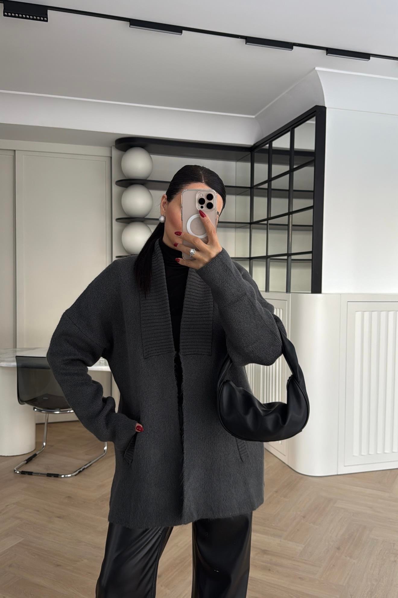 CEPLİ KISA TRİKO HIRKA KOYU FÜME