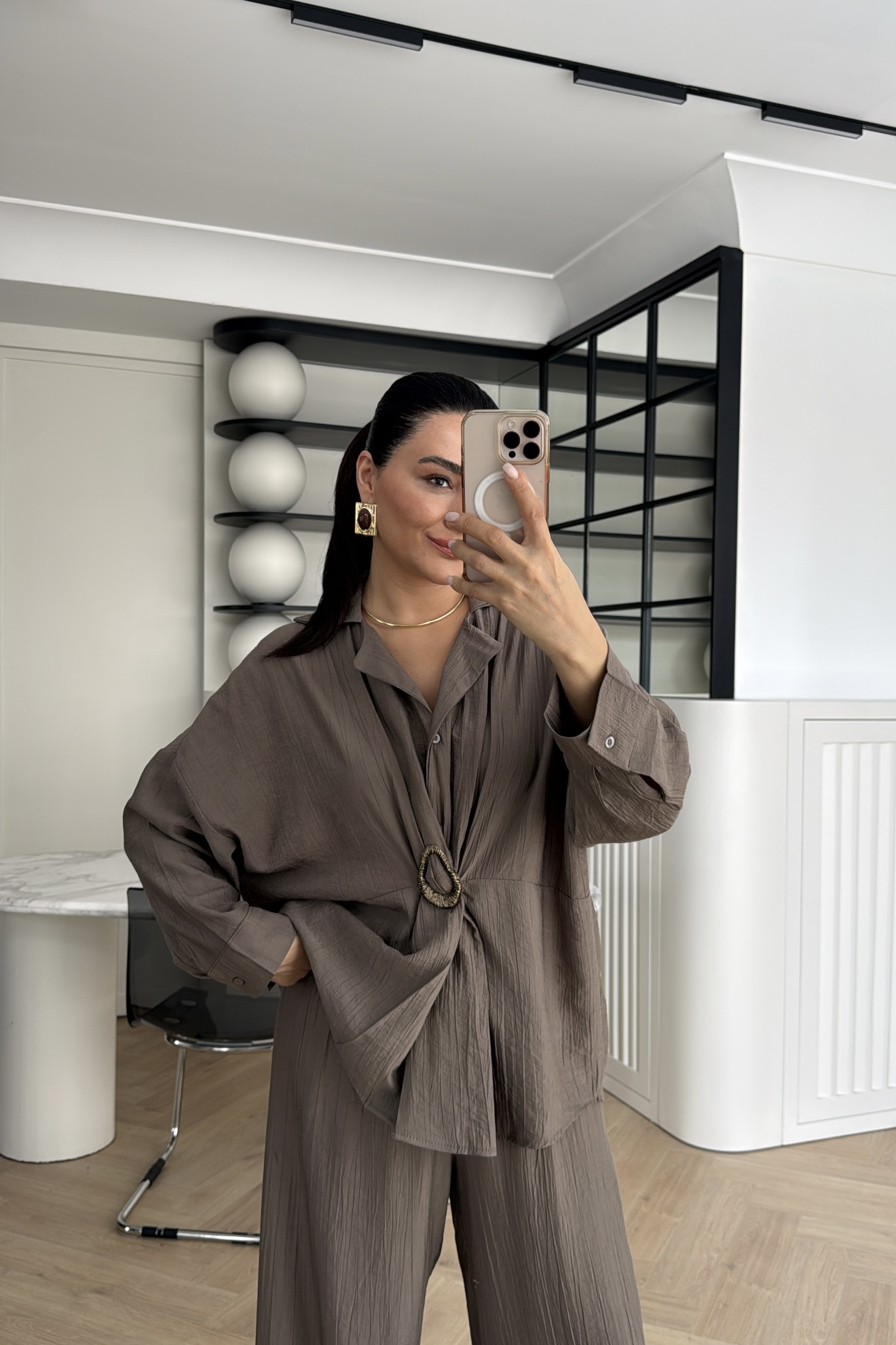 ÇİLEK BROŞLU  MÜSLİN VİZON