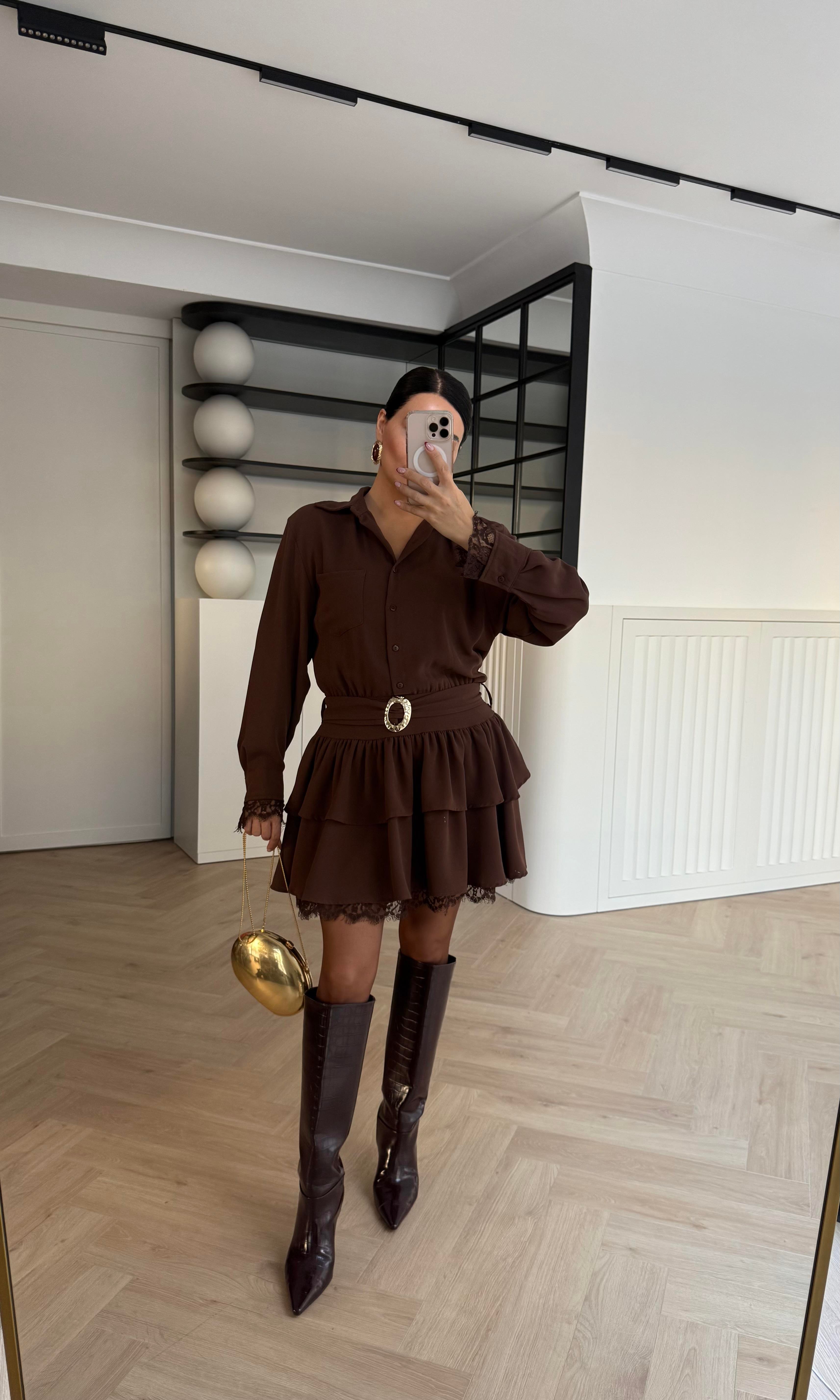 DANTEL DETAYLI YANDAN FERMUARLI ETEĞİ KATLI TASARIM ELBİSE KAHVE