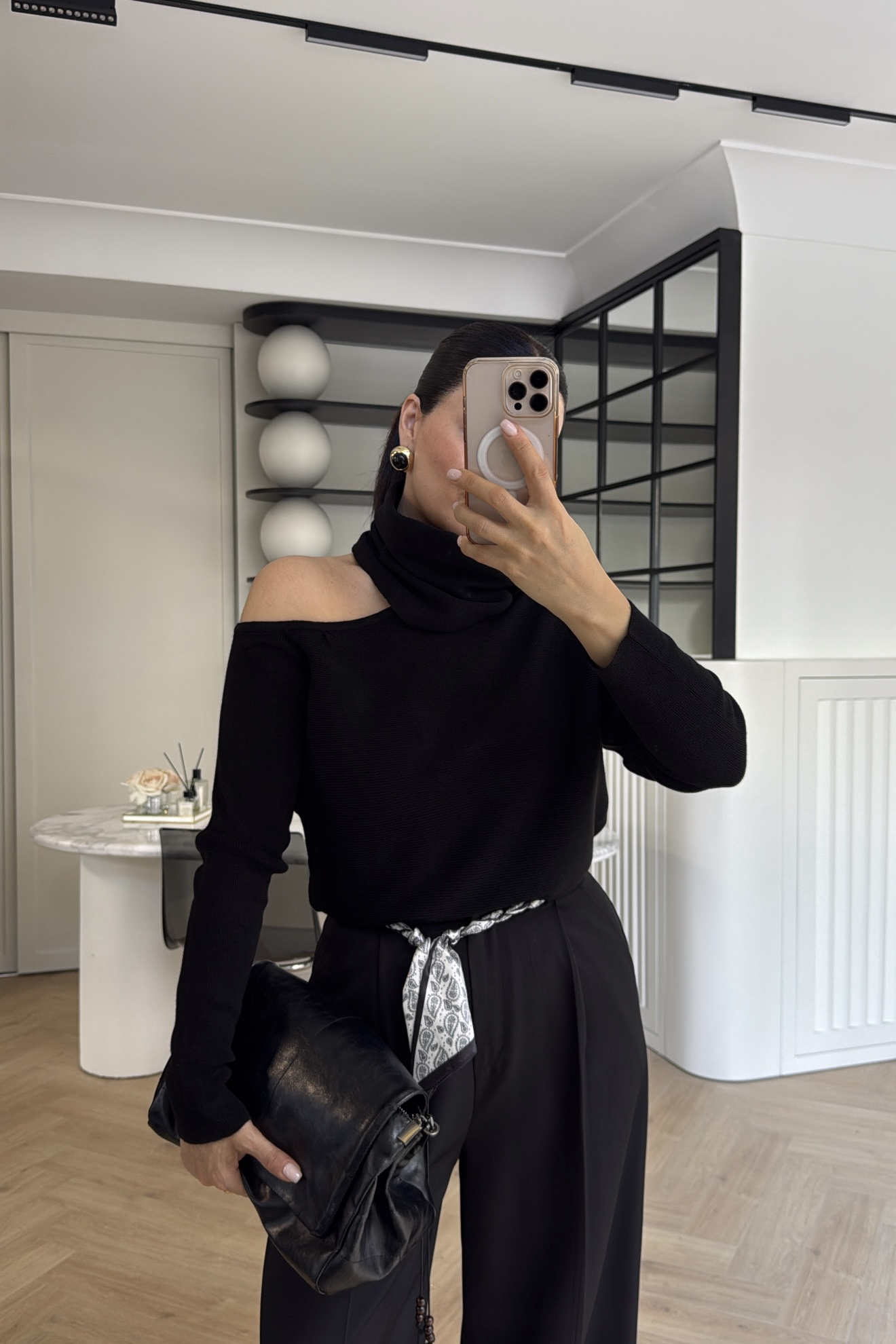 DEGAJE YAKA BOYUNLUKLU KAZAK SİYAH