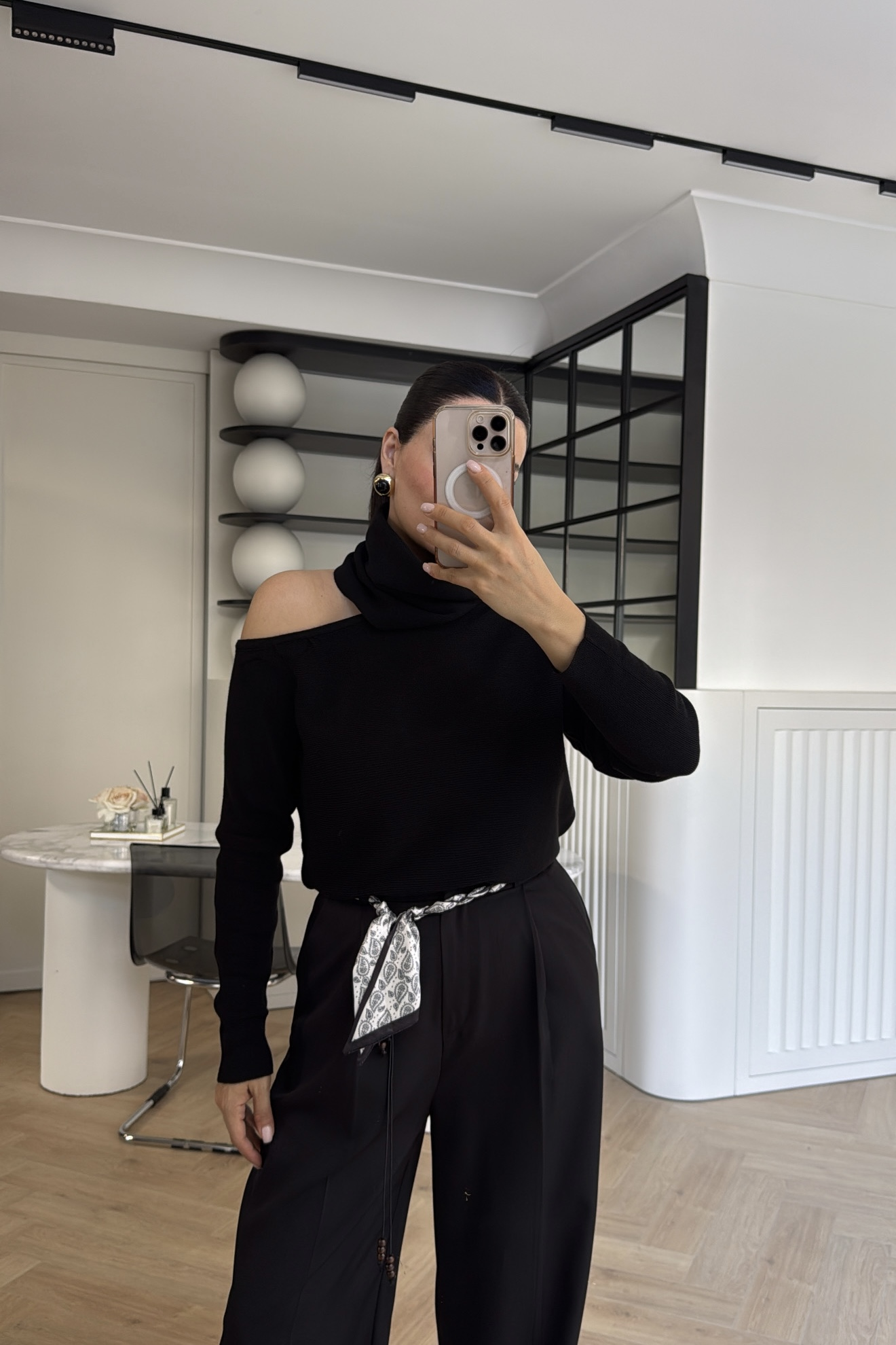 DEGAJE YAKA BOYUNLUKLU KAZAK SİYAH