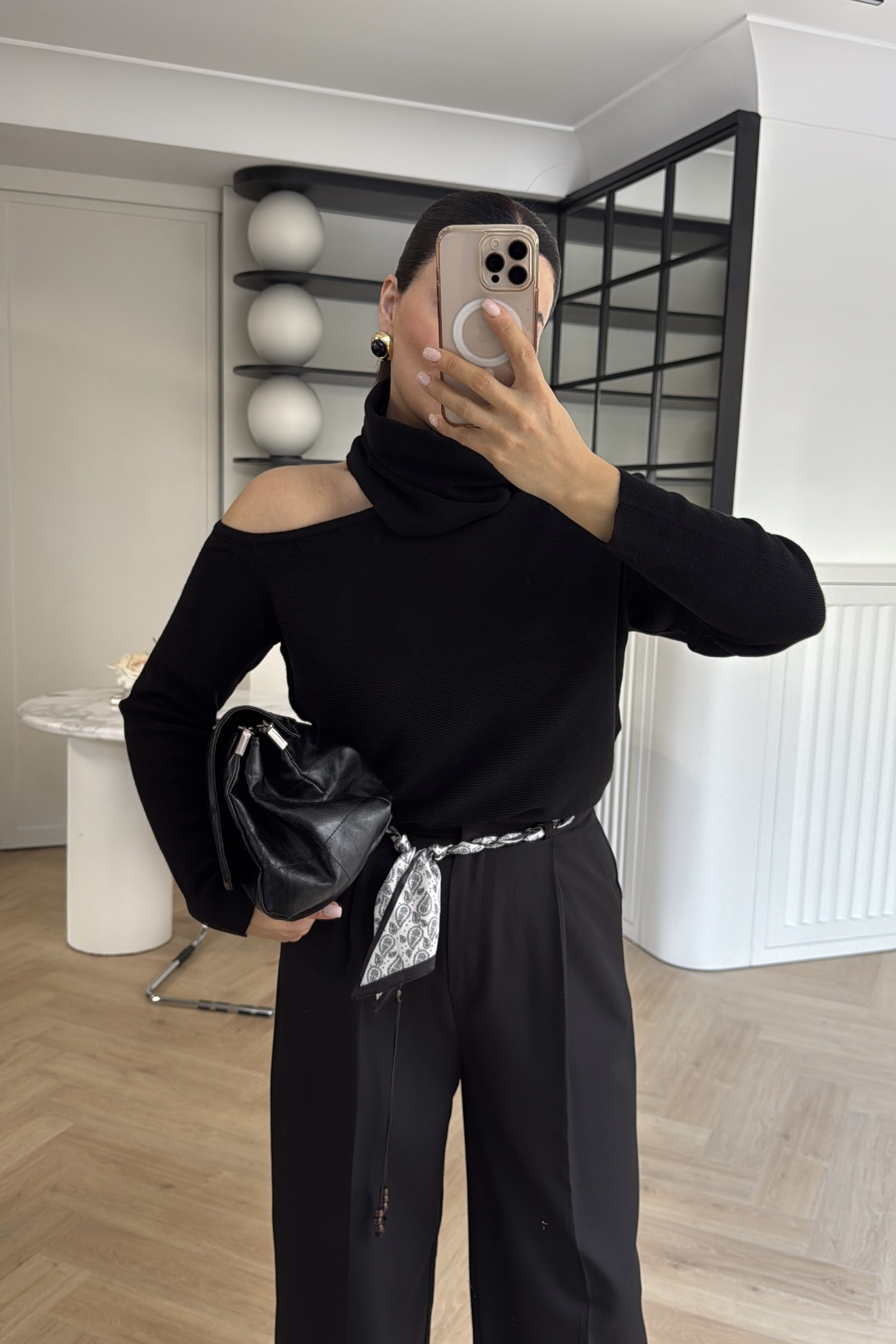 DEGAJE YAKA BOYUNLUKLU KAZAK SİYAH