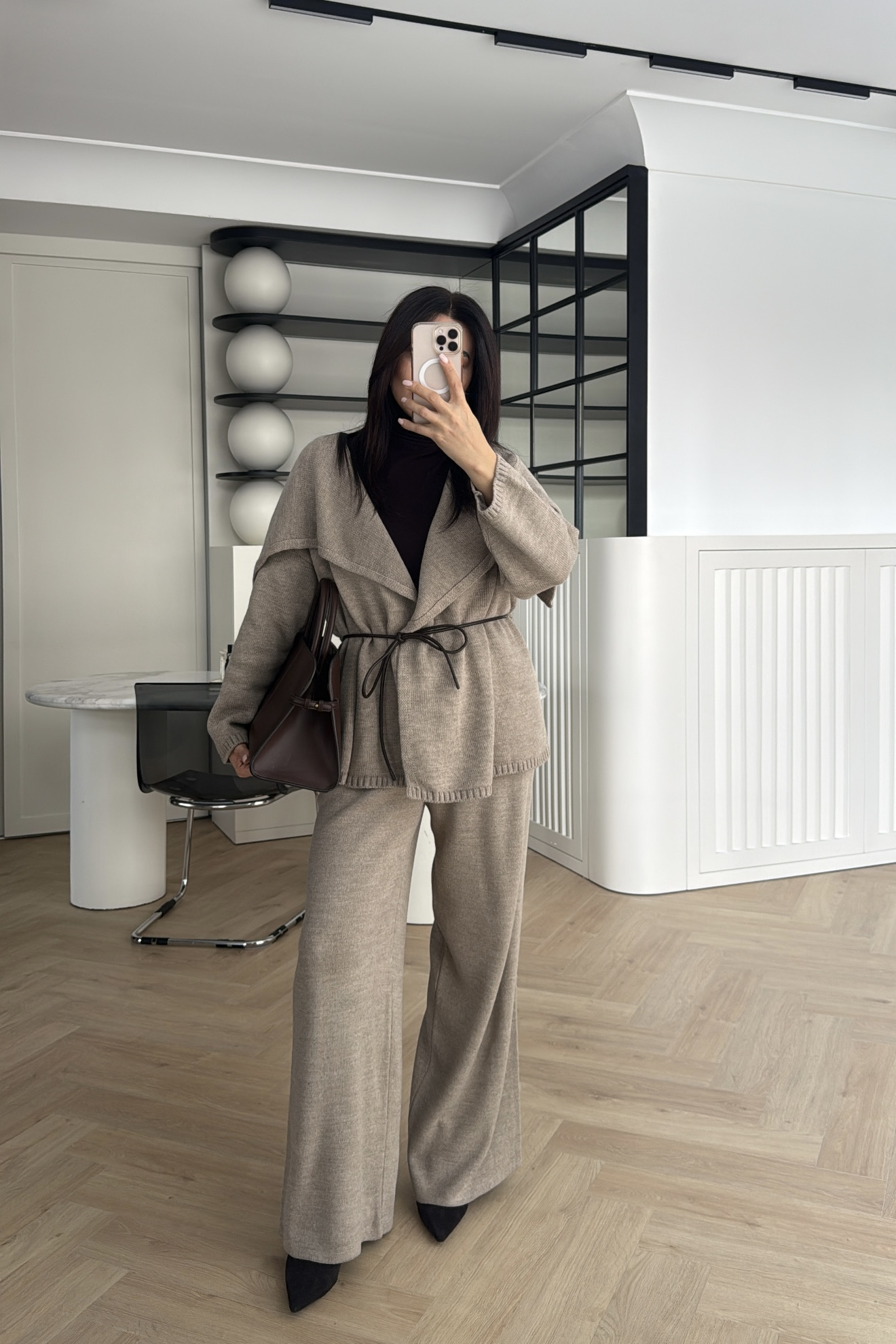 DERİ KEMERLİ TRİKO TAKIM VİZON