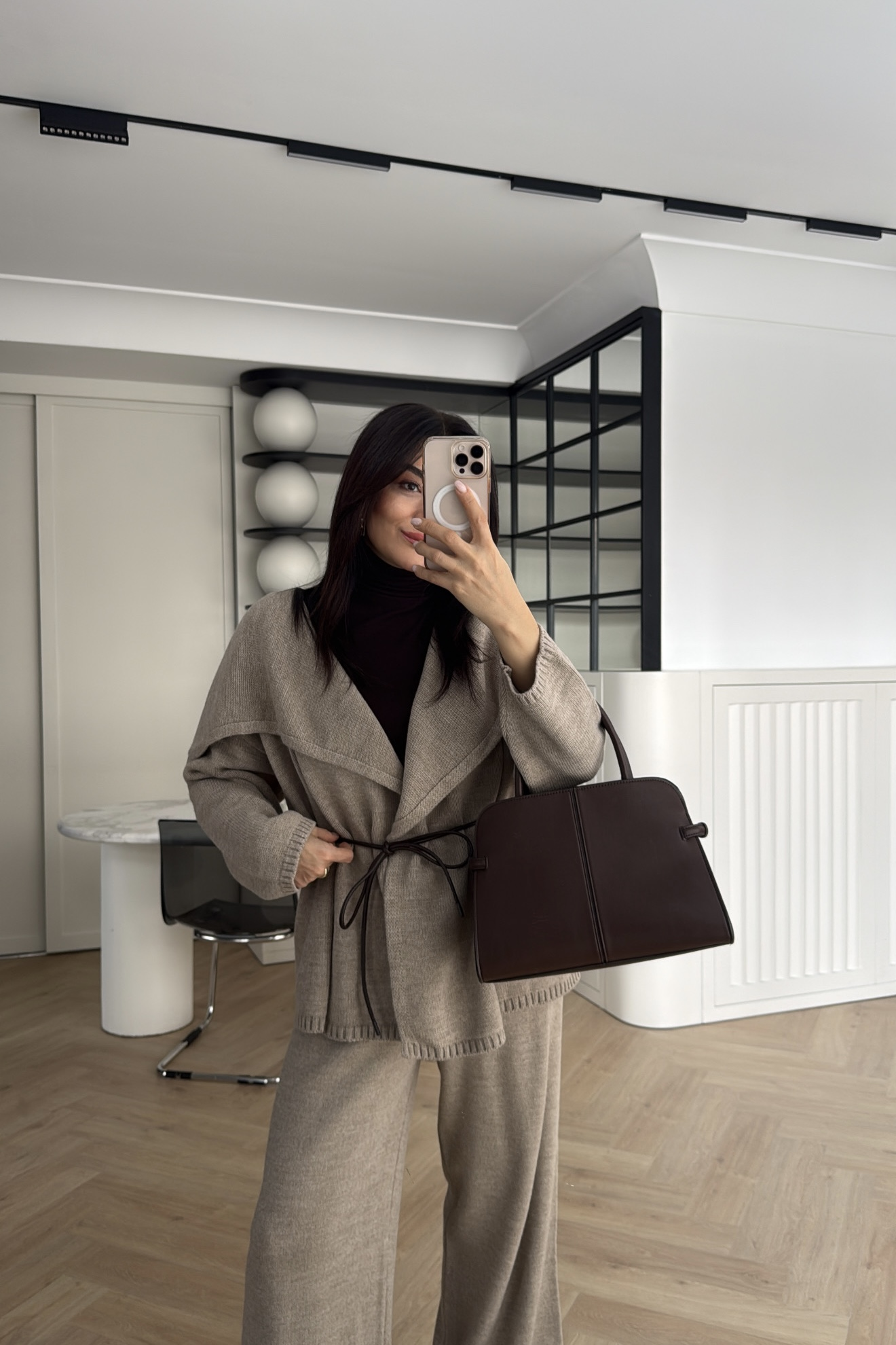 DERİ KEMERLİ TRİKO TAKIM VİZON