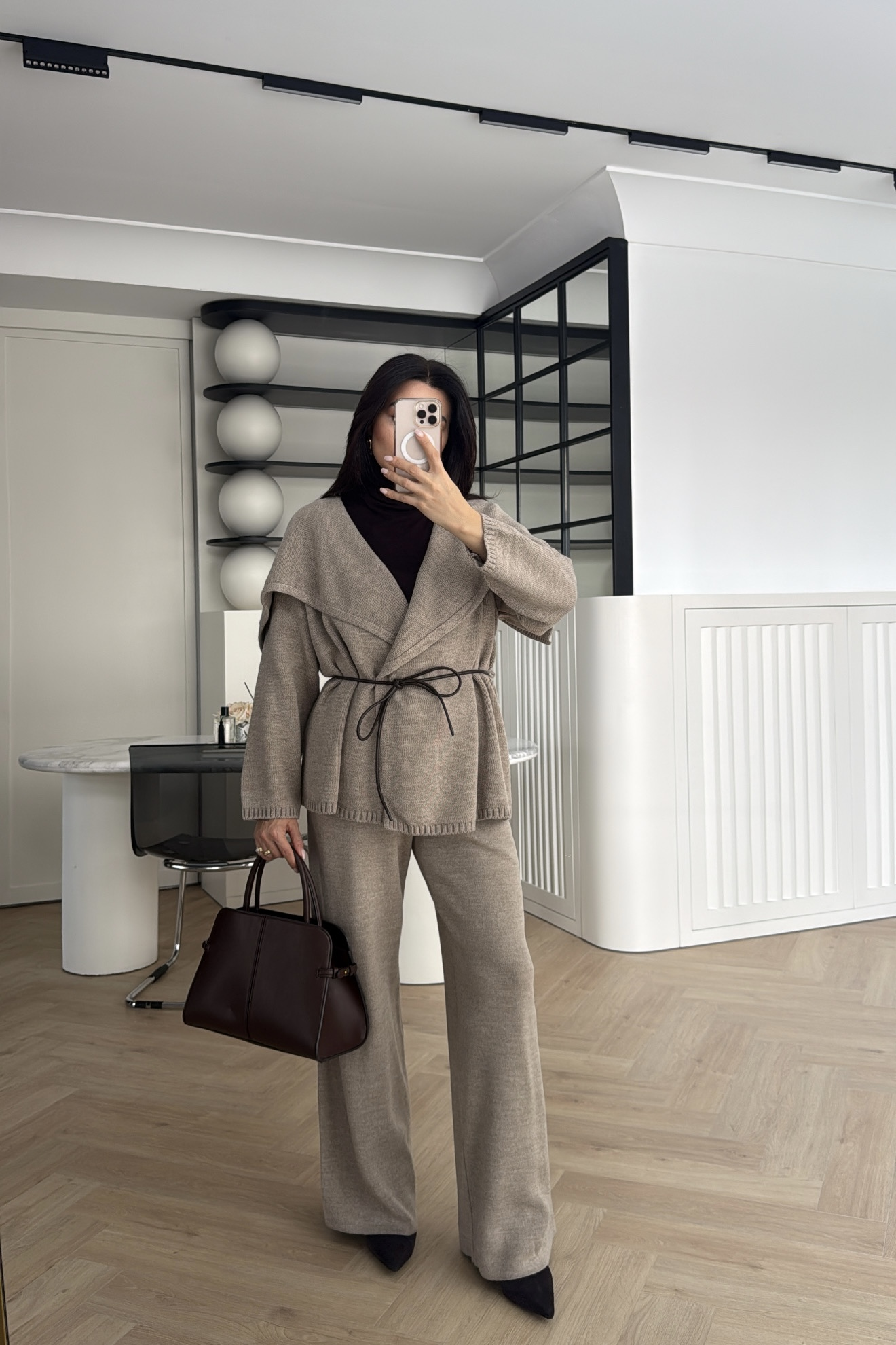 DERİ KEMERLİ TRİKO TAKIM VİZON