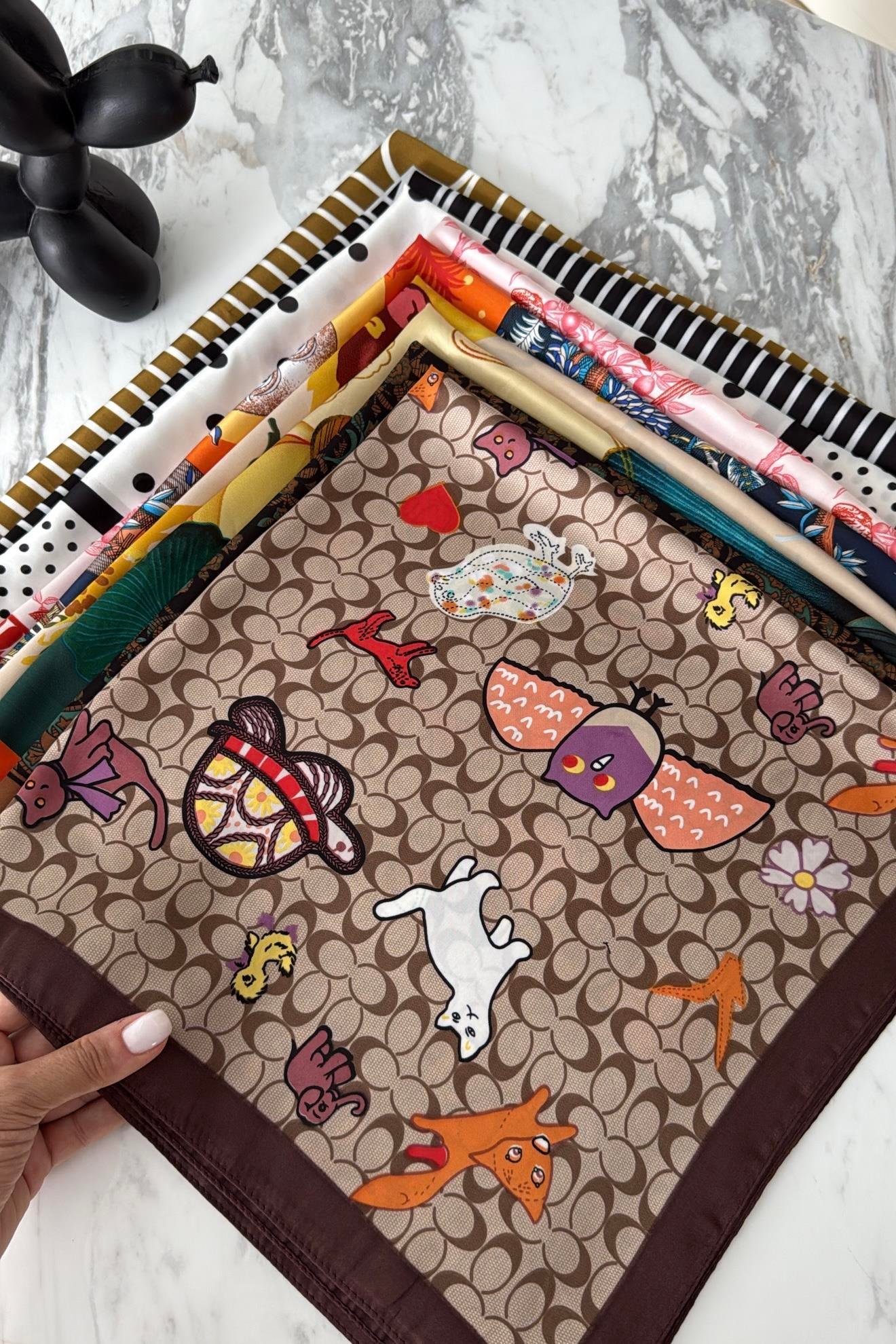 DESENLİ 70x70 CM SATEN FULAR