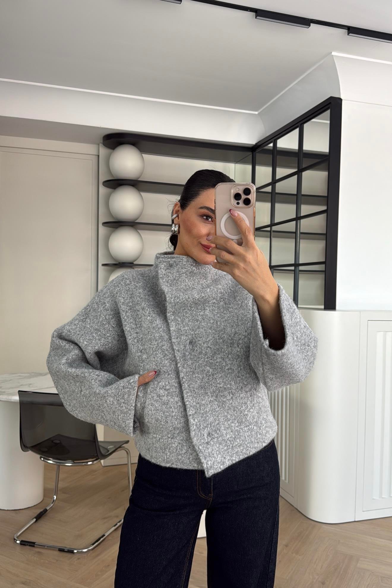 DİK YAKA CEPLİ TRİKO CEKET GRİ