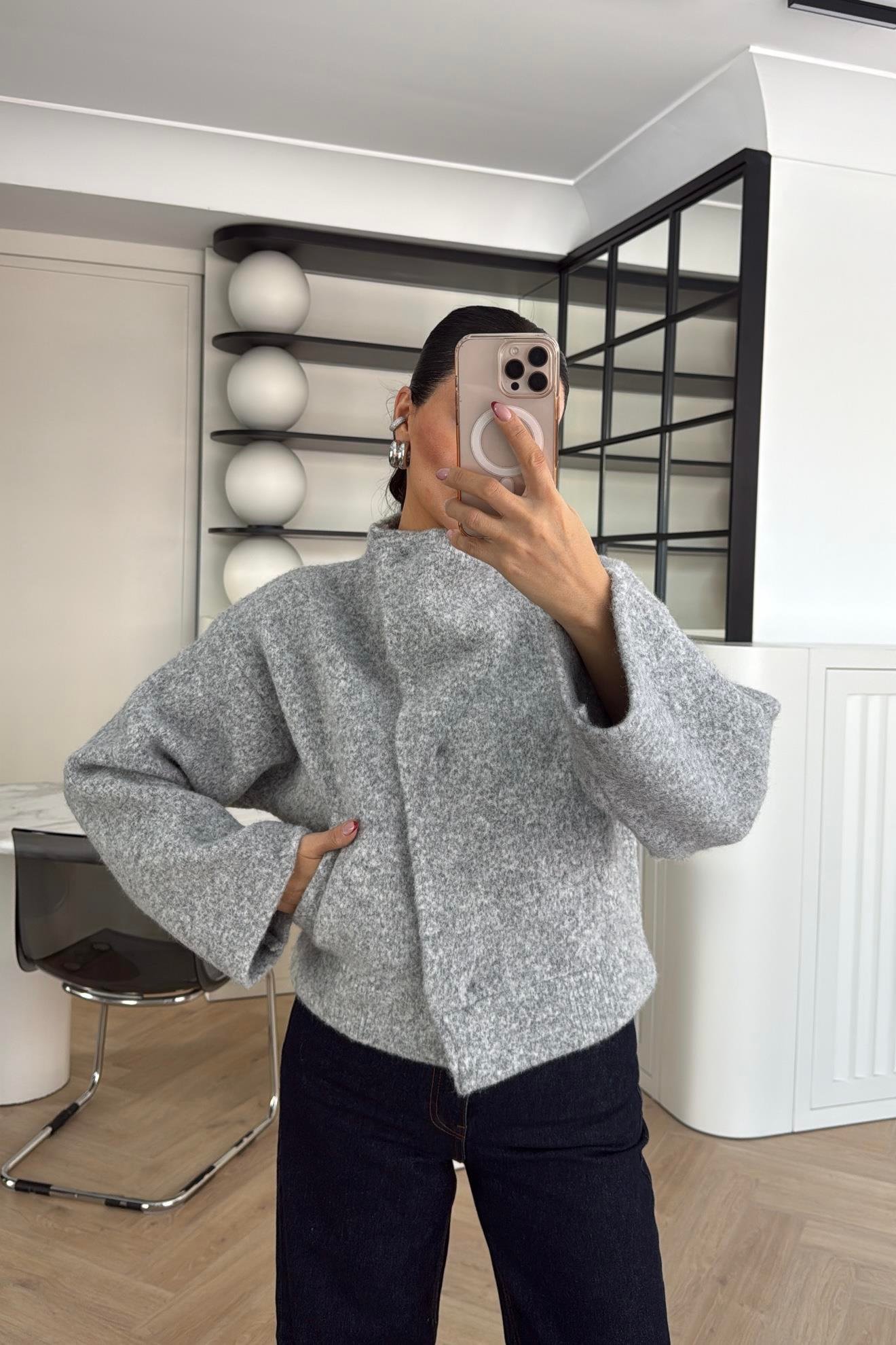 DİK YAKA CEPLİ TRİKO CEKET GRİ