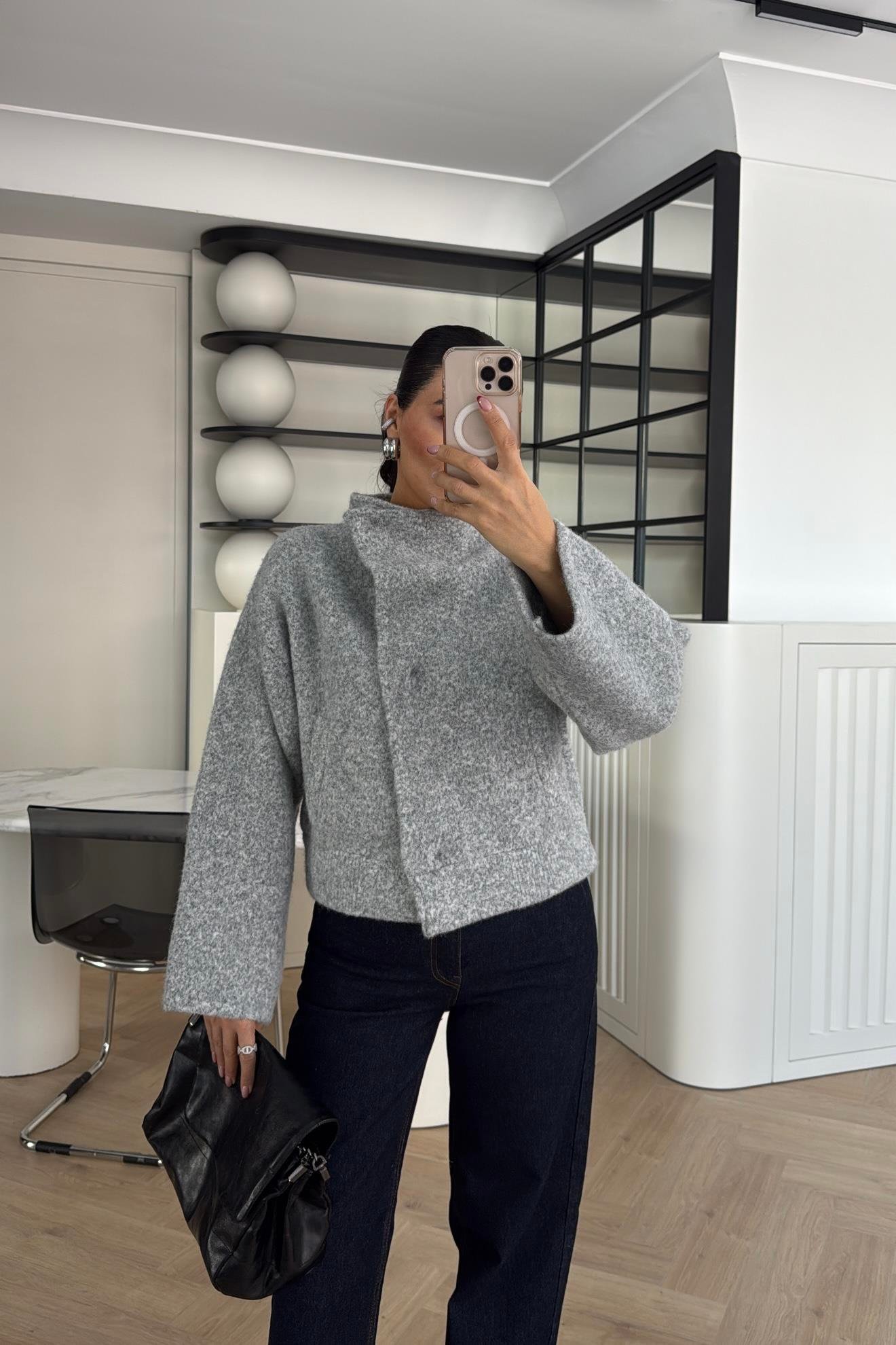 DİK YAKA CEPLİ TRİKO CEKET GRİ