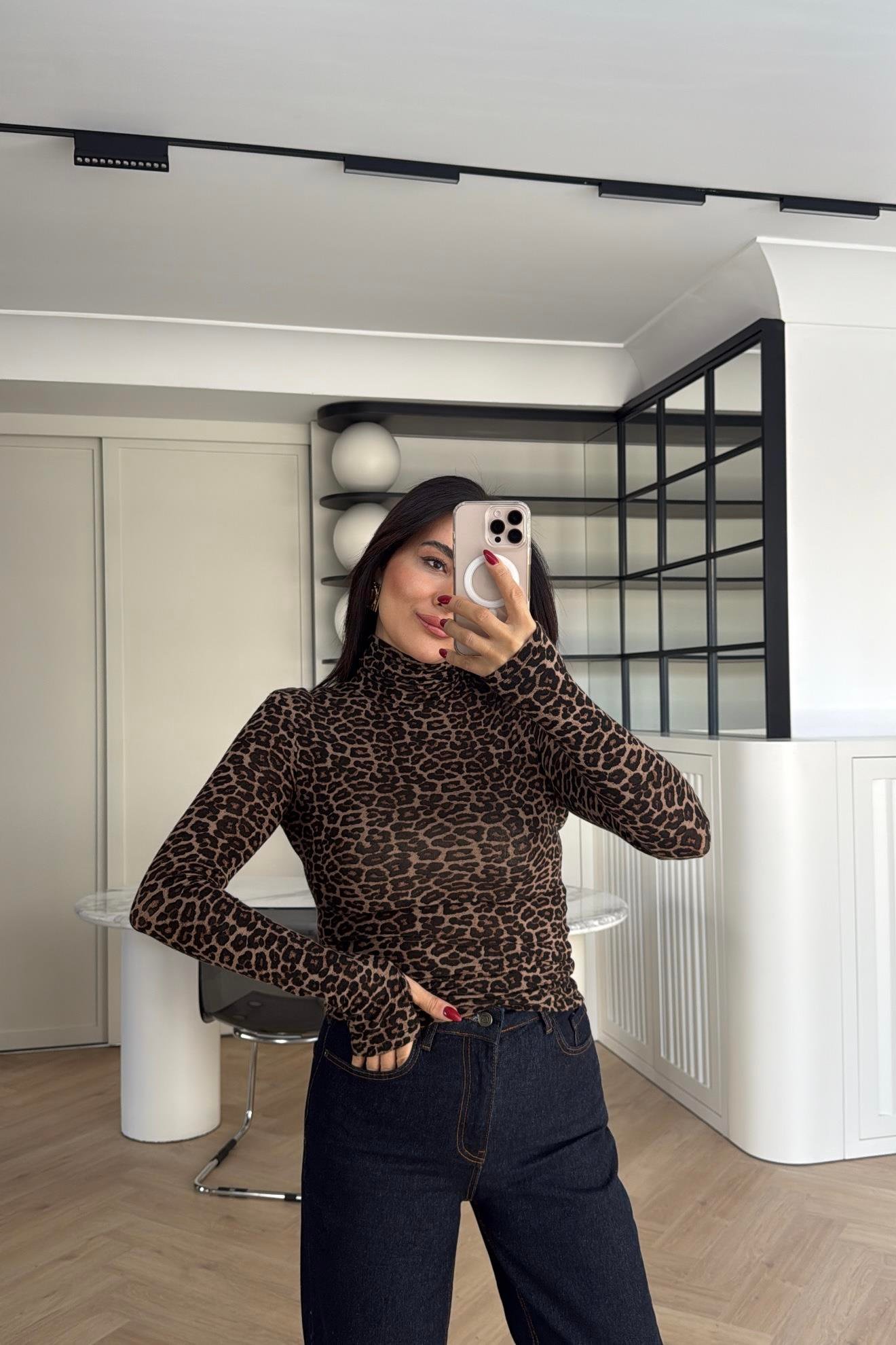 DİLVİN PARMAK GEÇMELİ LEOPAR BALIKÇI YAKA BLUZ