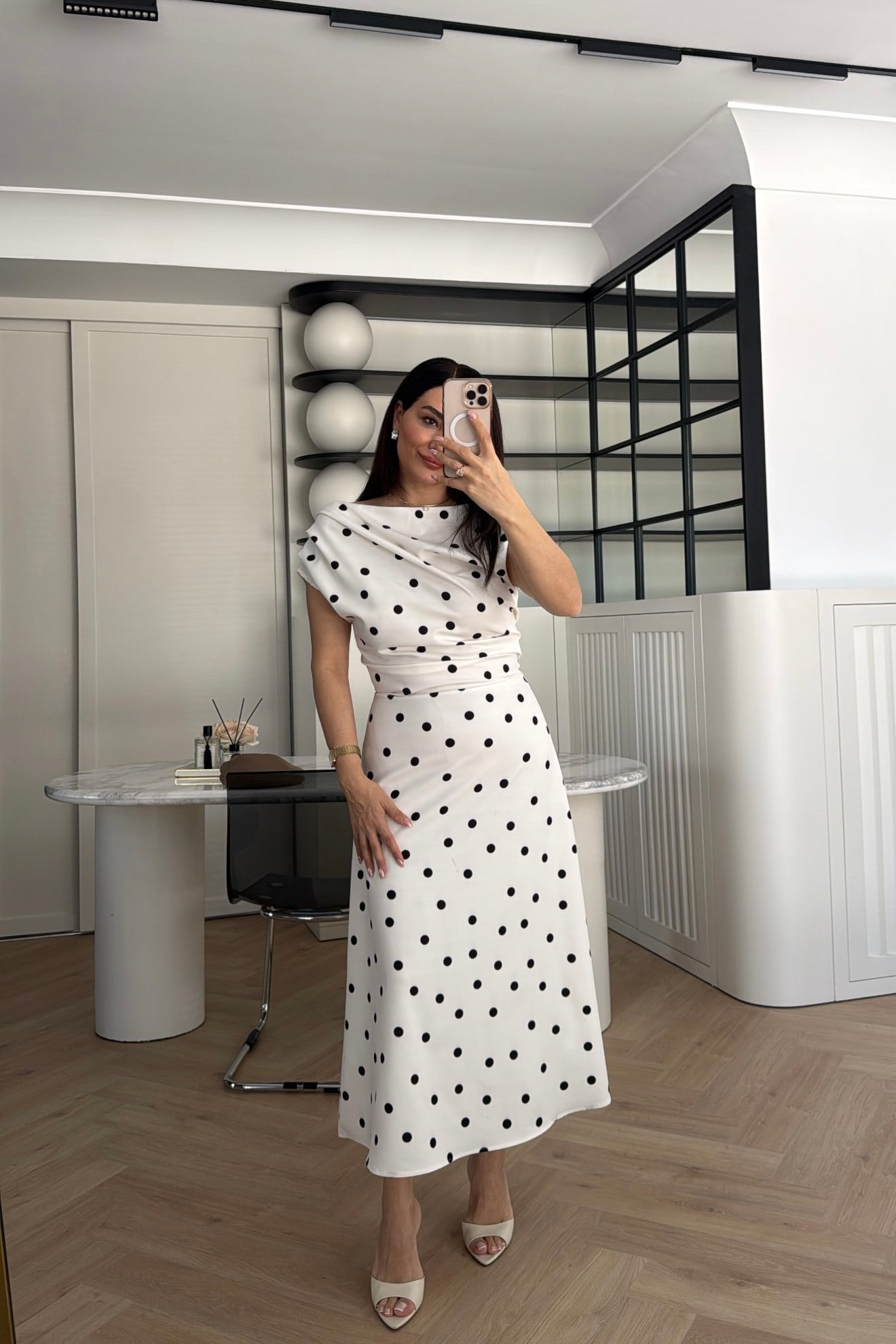 DRAPE YAKA PUANTİYELİ ELBİSE 