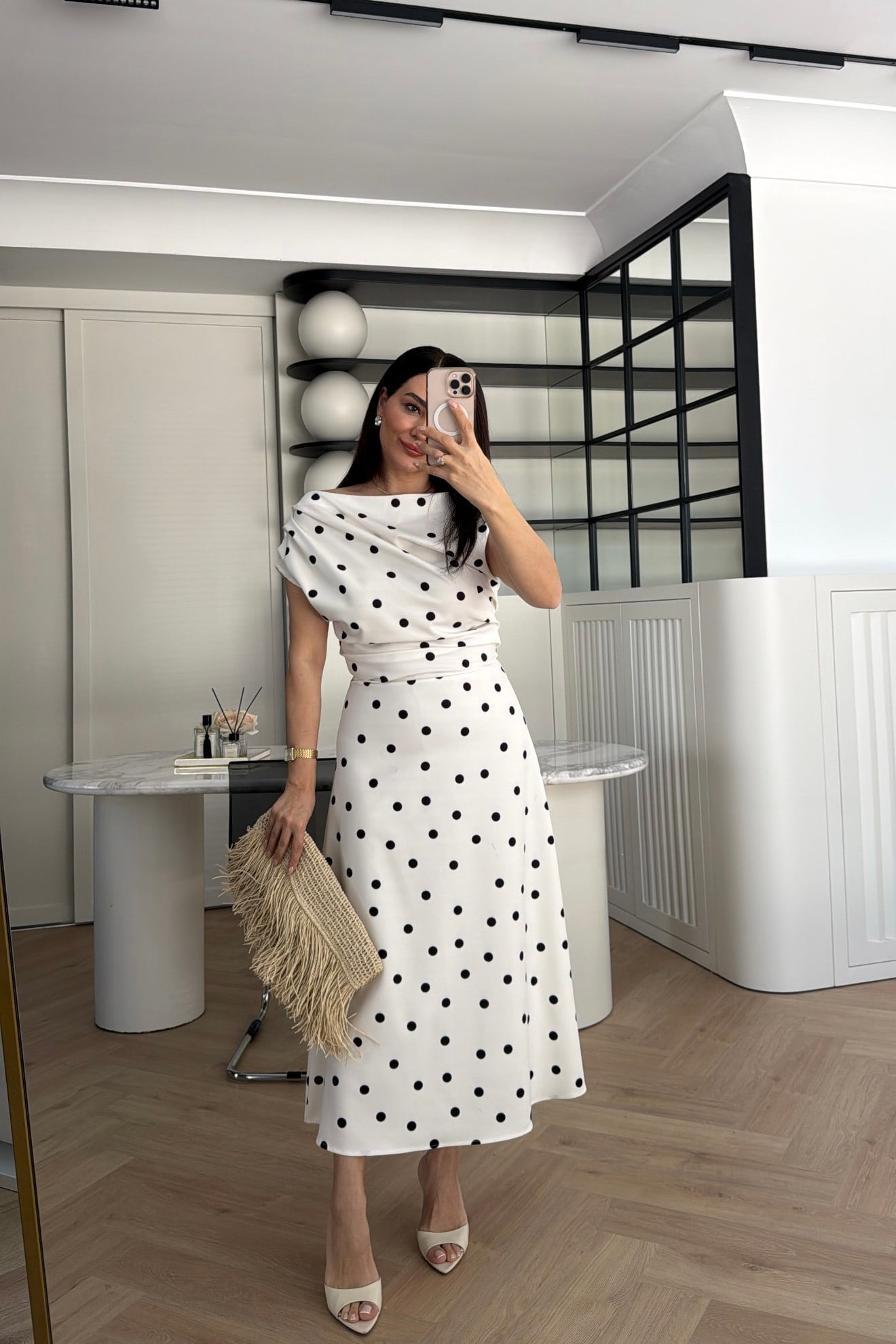 DRAPE YAKA PUANTİYELİ ELBİSE 