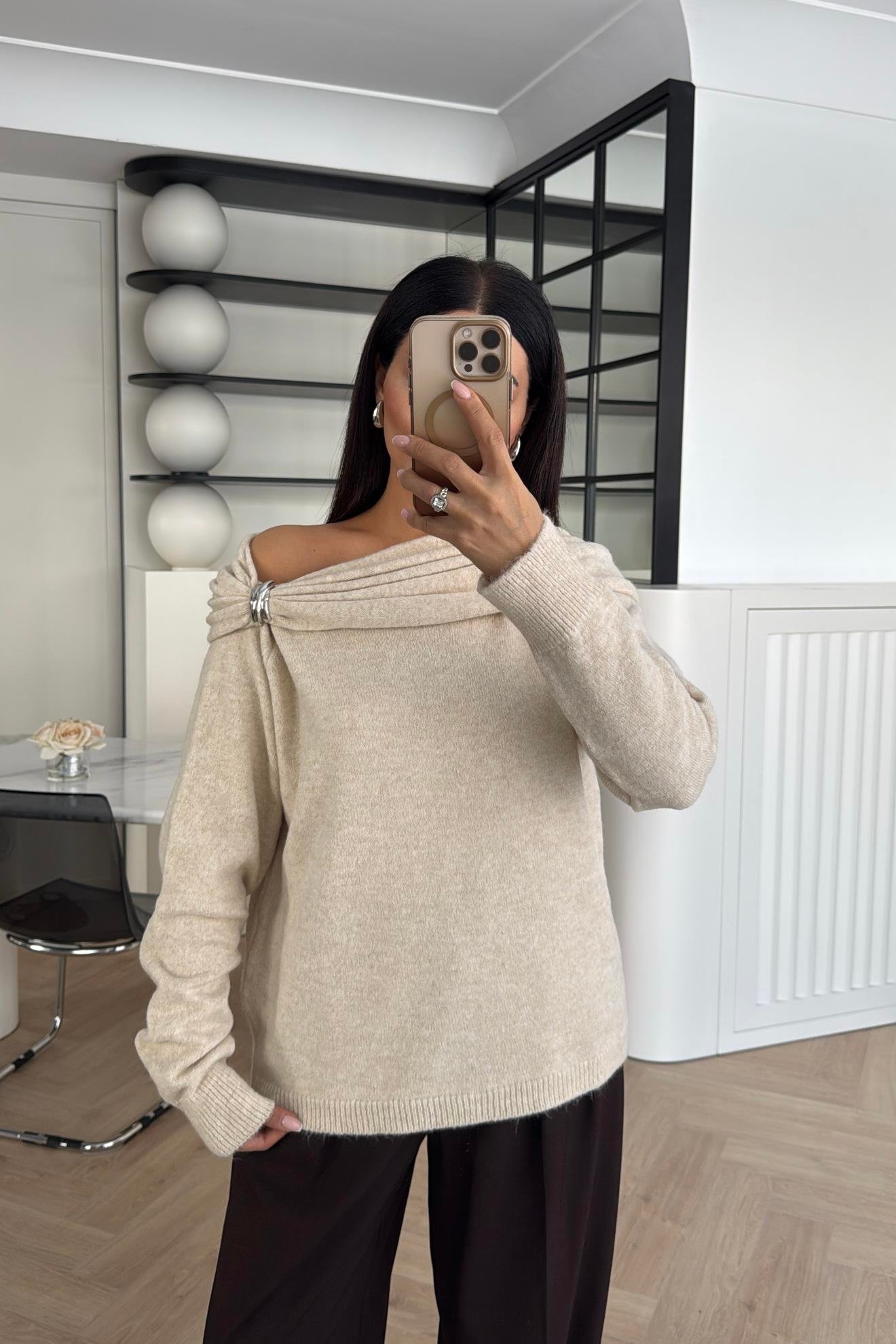 EKRU AKSESUAR DETAYLI TRİKO