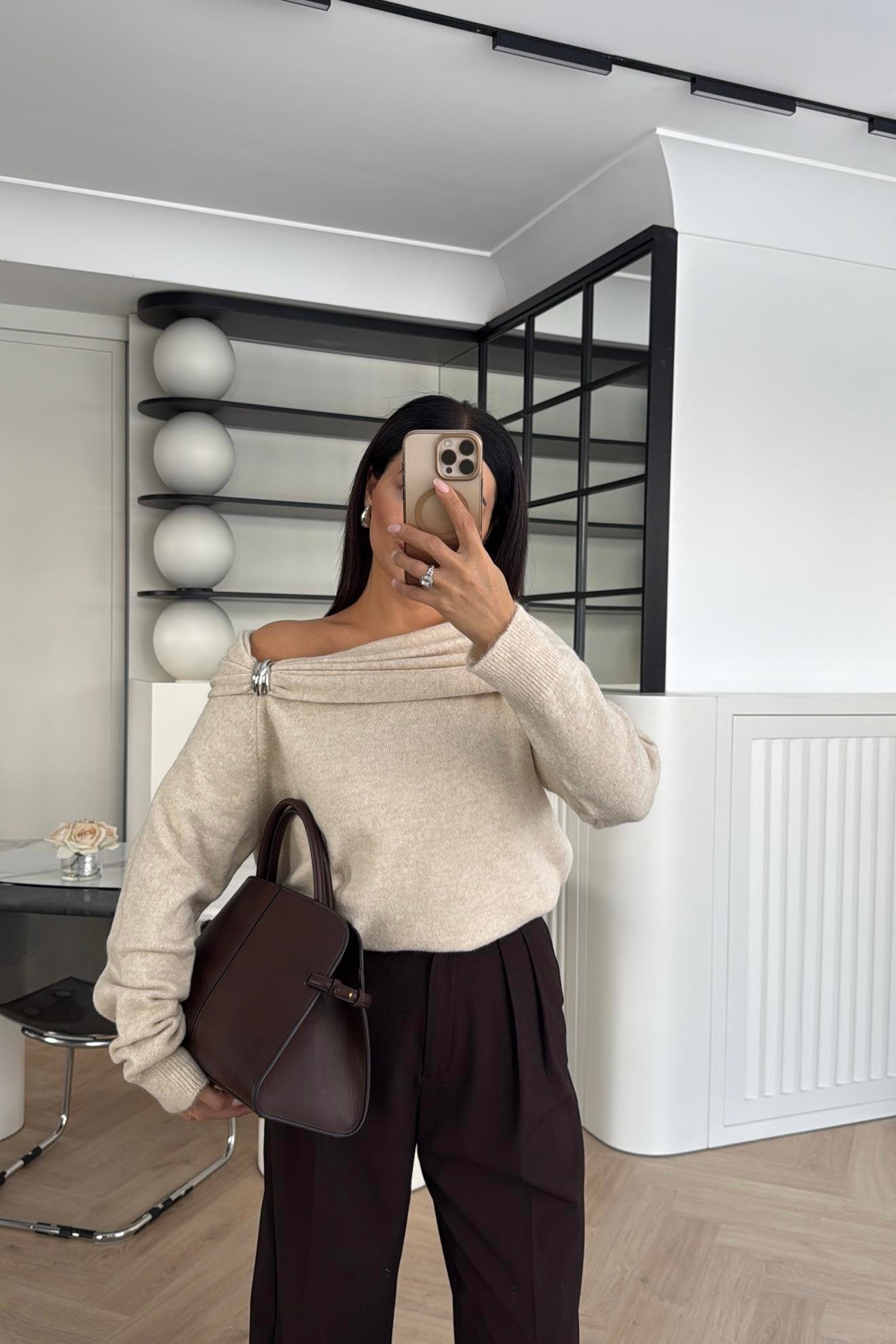 EKRU AKSESUAR DETAYLI TRİKO