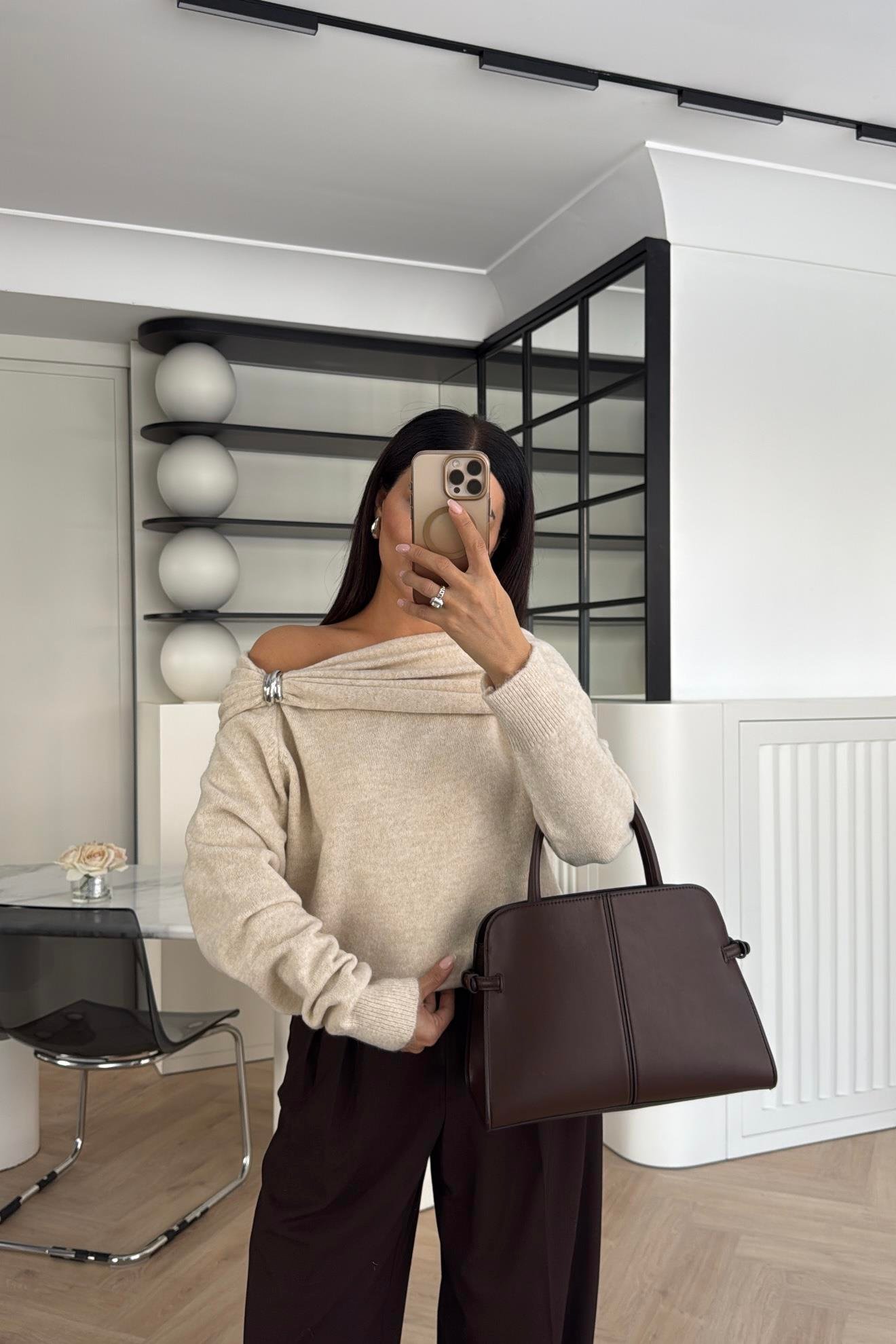 EKRU AKSESUAR DETAYLI TRİKO