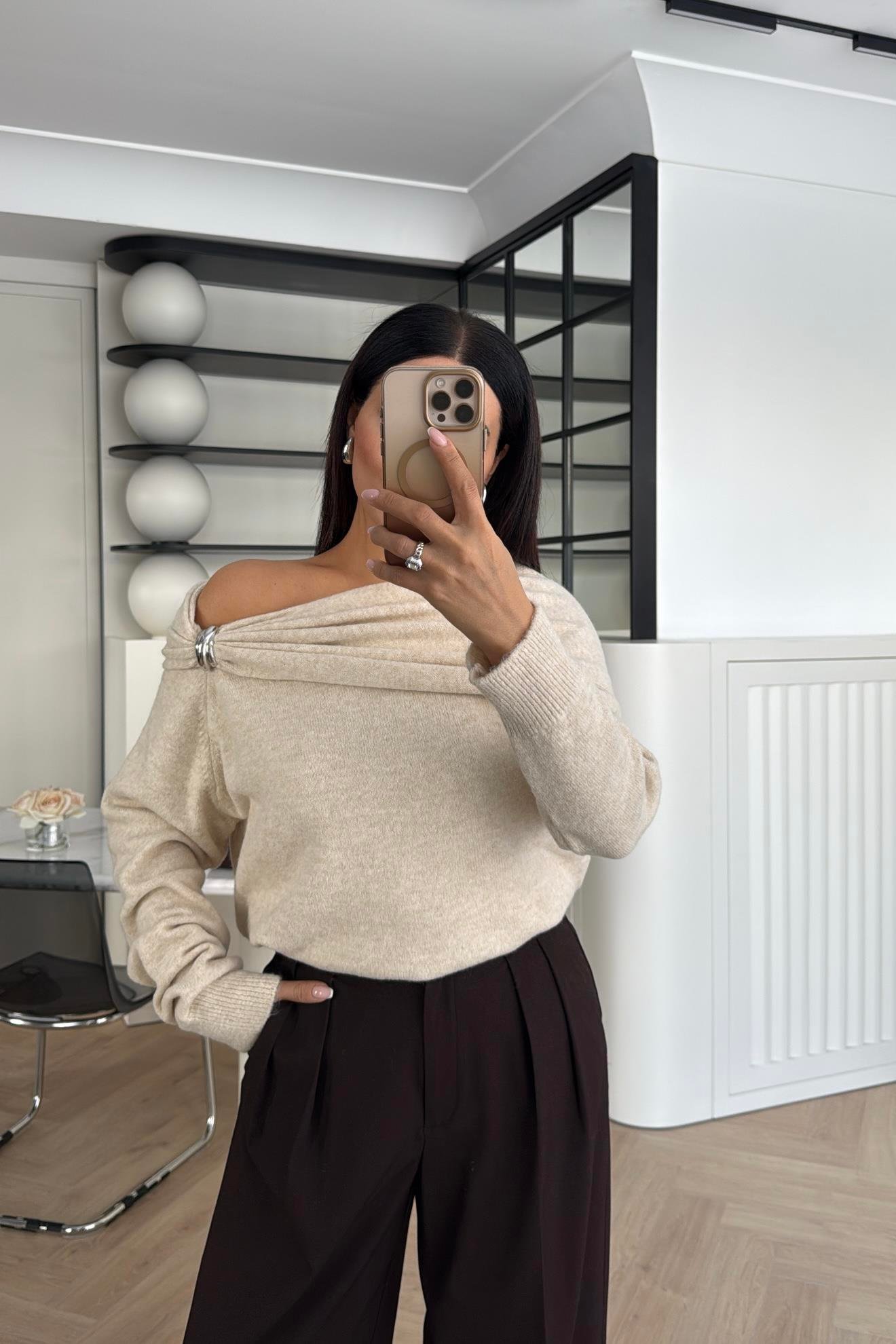 EKRU AKSESUAR DETAYLI TRİKO