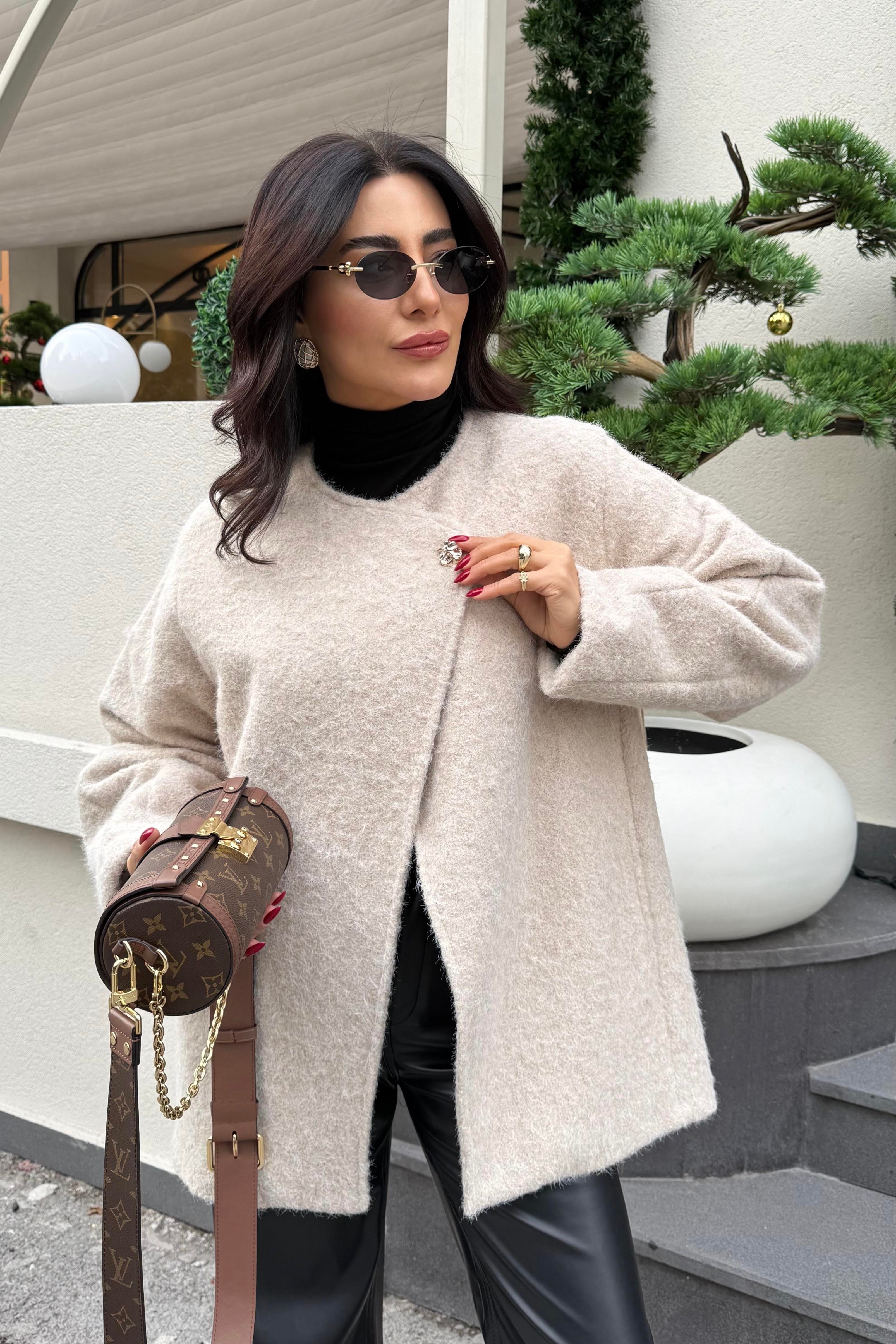 EKRU DÜĞME DETAYLI PELUŞ CEKET