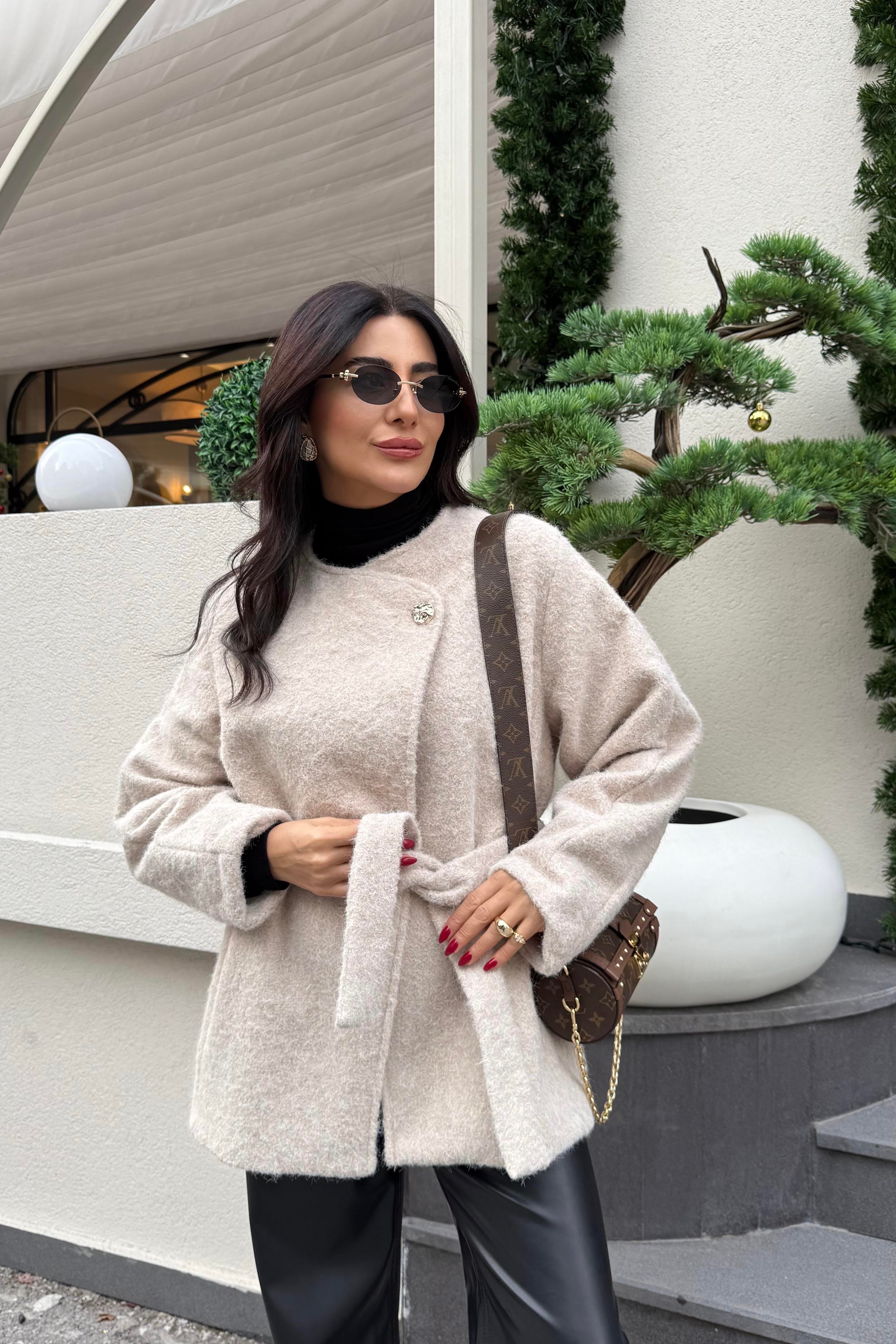 EKRU DÜĞME DETAYLI PELUŞ CEKET