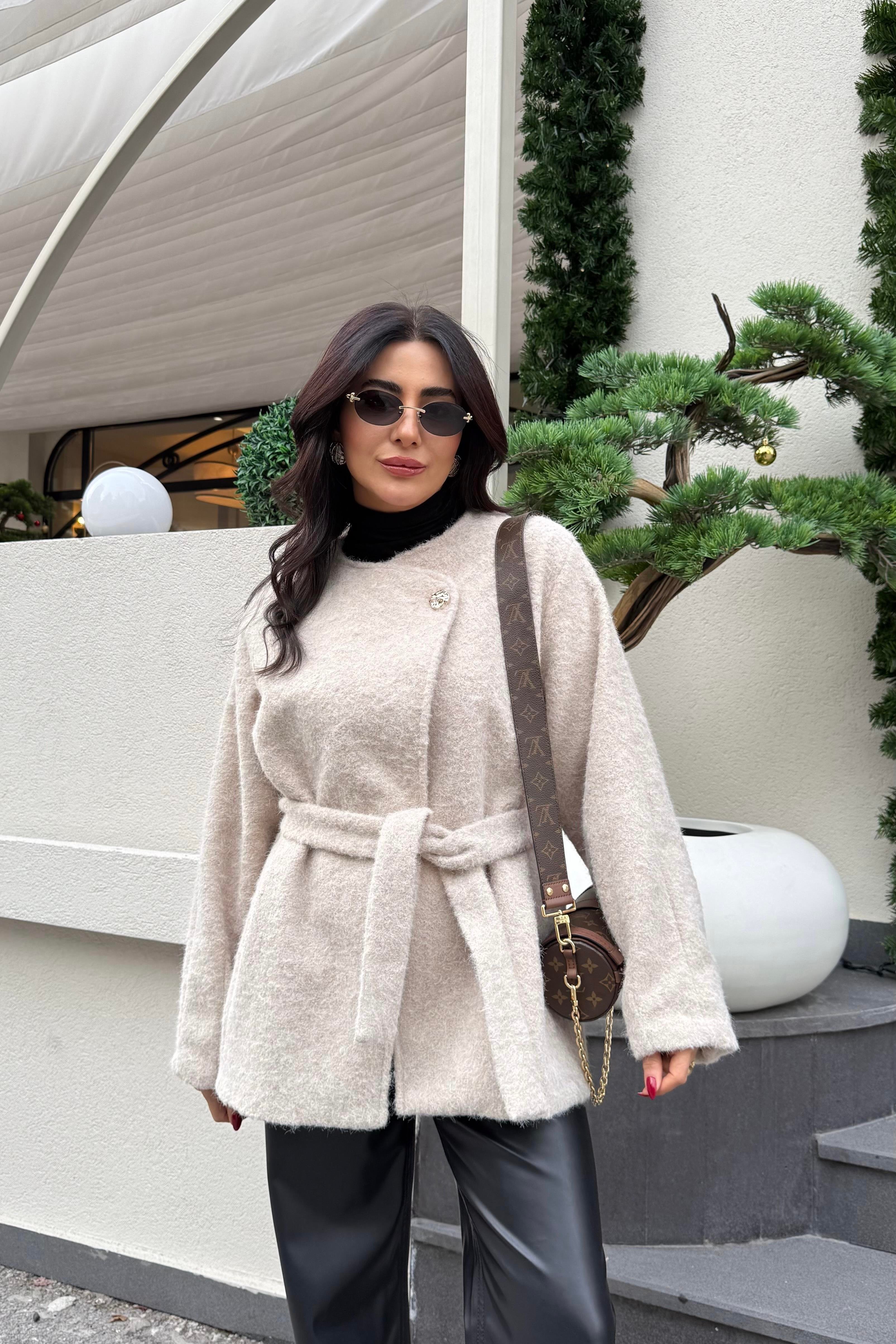 EKRU DÜĞME DETAYLI PELUŞ CEKET