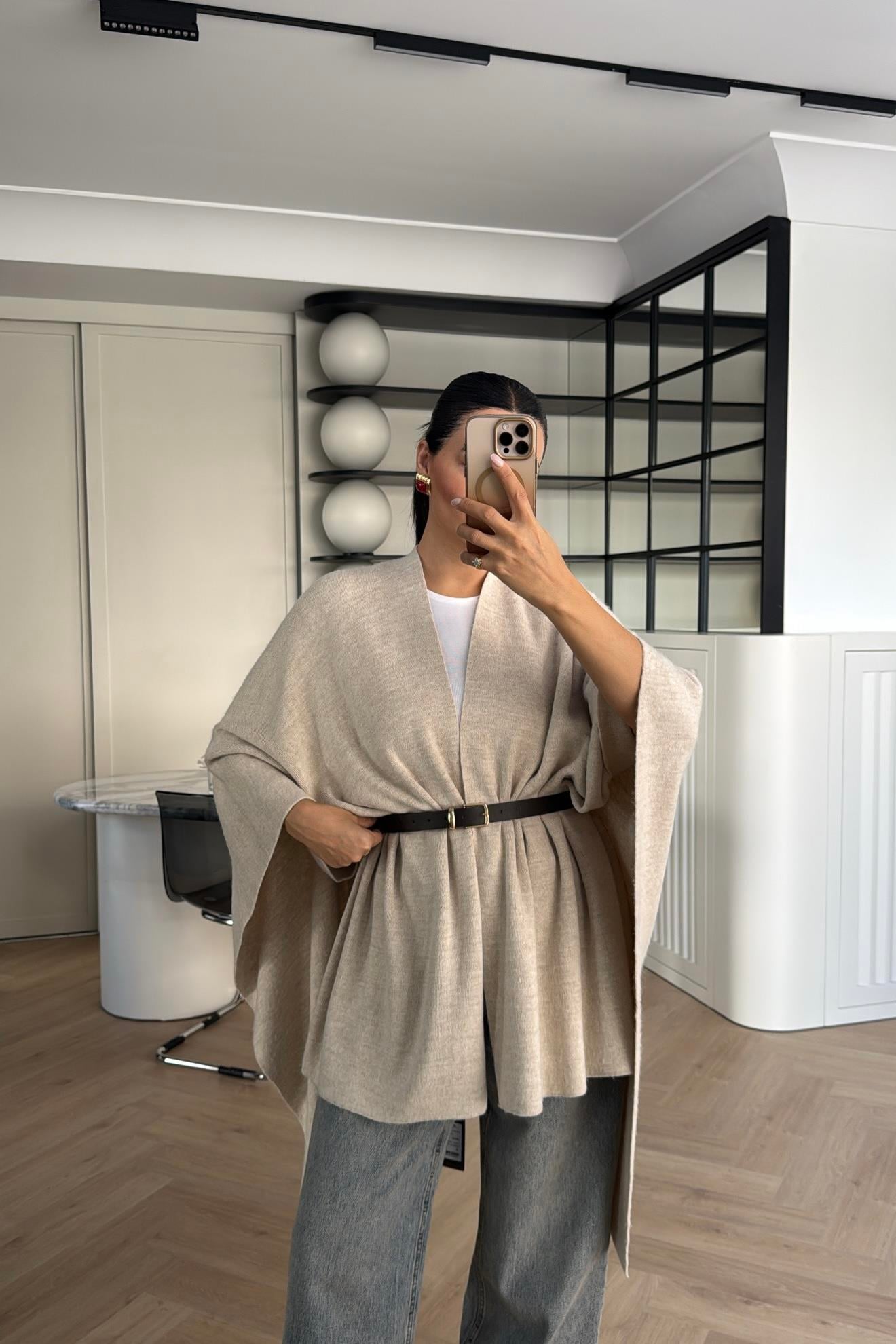 EKRU KEMERLİ TRİKO PANÇO