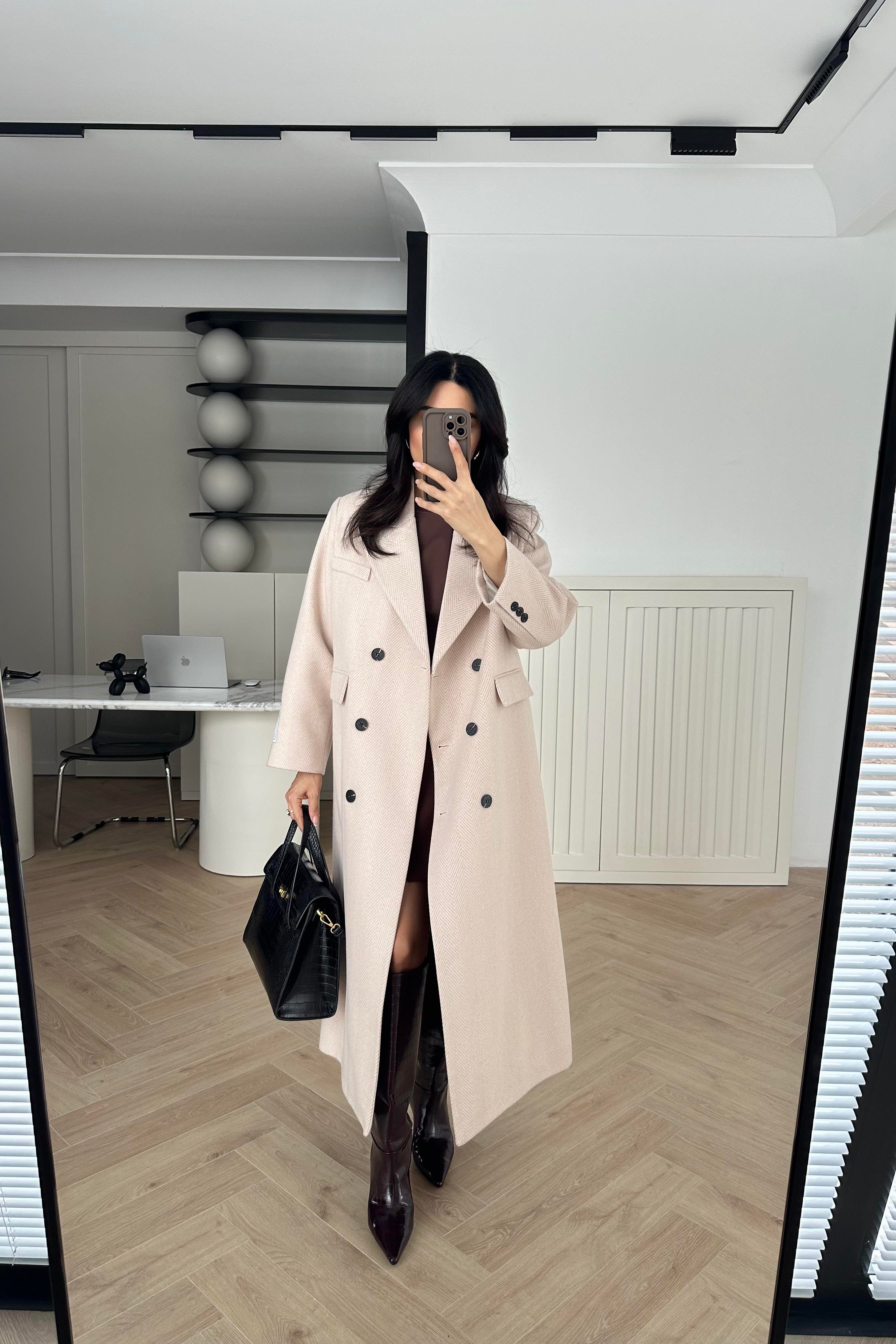 Ekru Kolu Etiketli Balıksırtı Premium Kaşe Kaban 