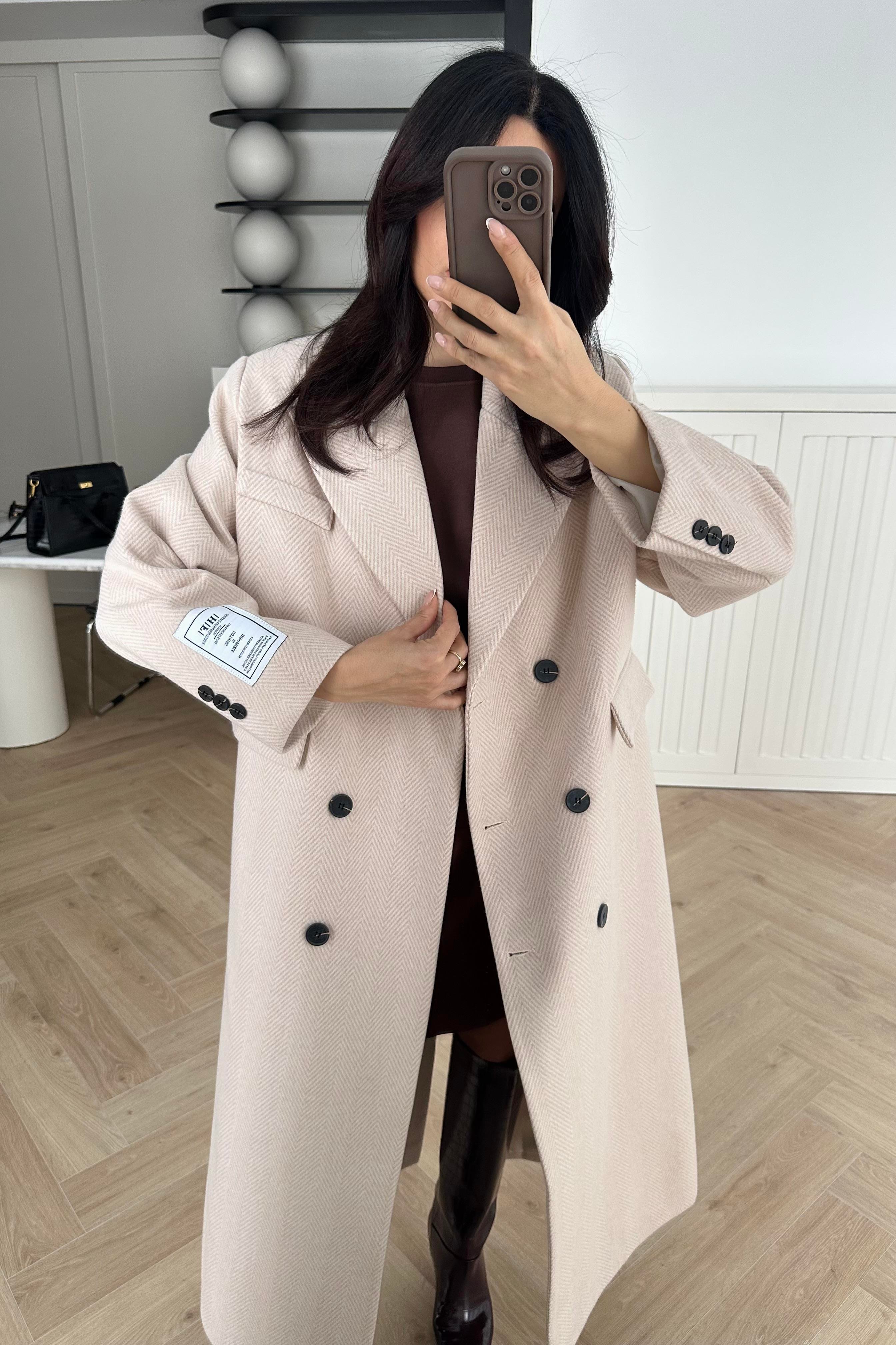 Ekru Kolu Etiketli Balıksırtı Premium Kaşe Kaban 