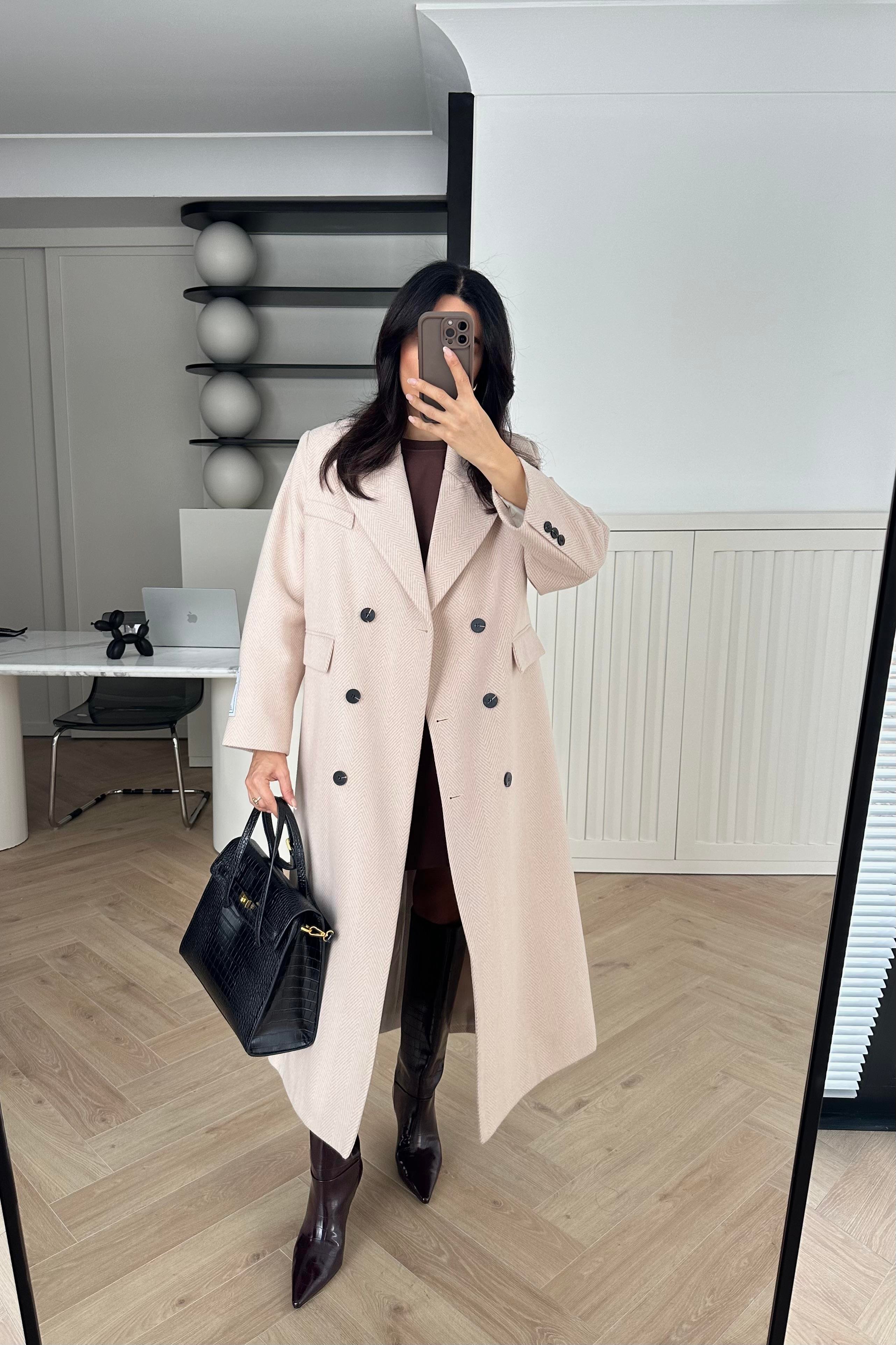 Ekru Kolu Etiketli Balıksırtı Premium Kaşe Kaban 