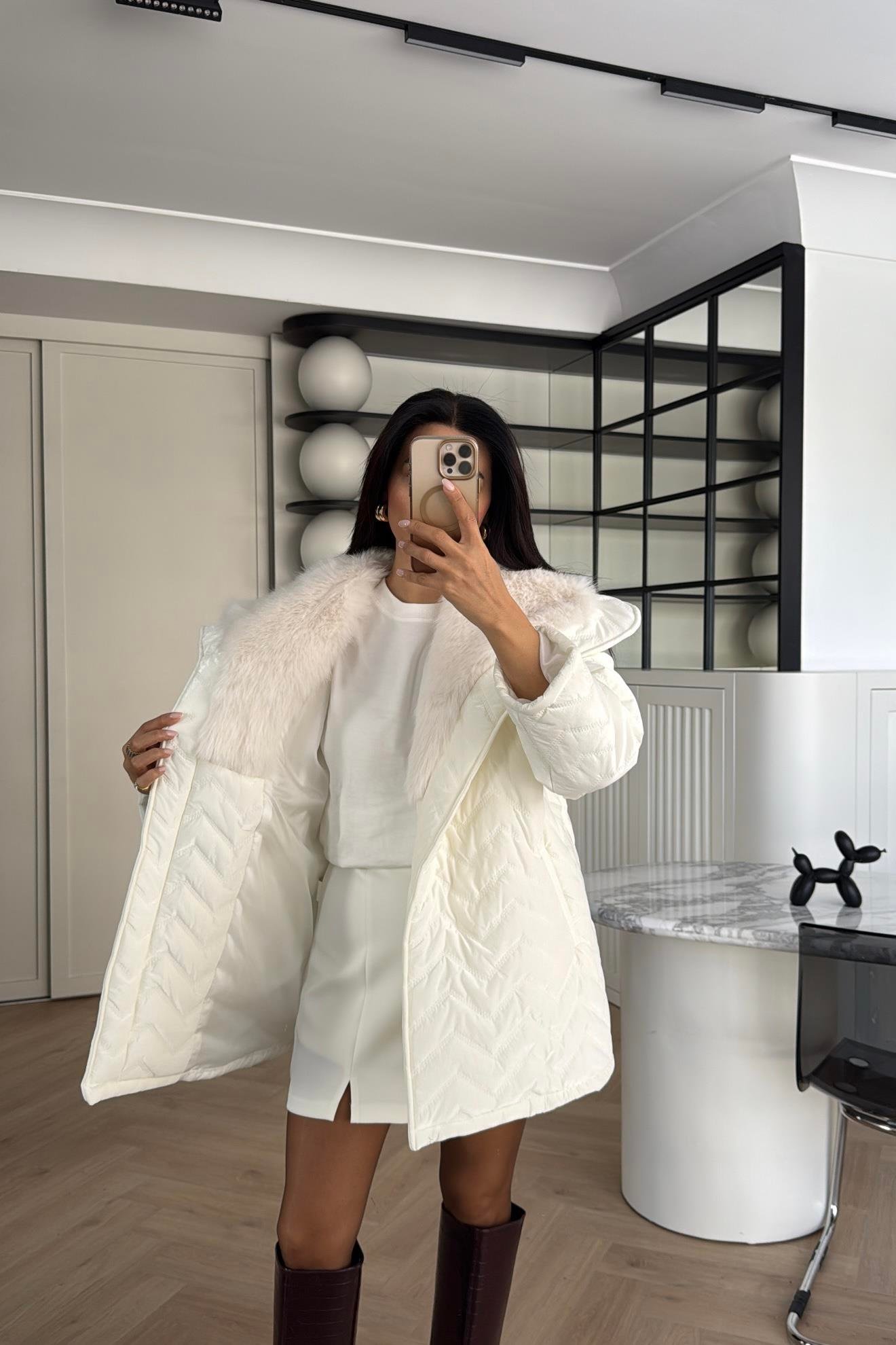 EKRU RENK TASARIM KÜRKLÜ ELYAF DOLGULU MONT 