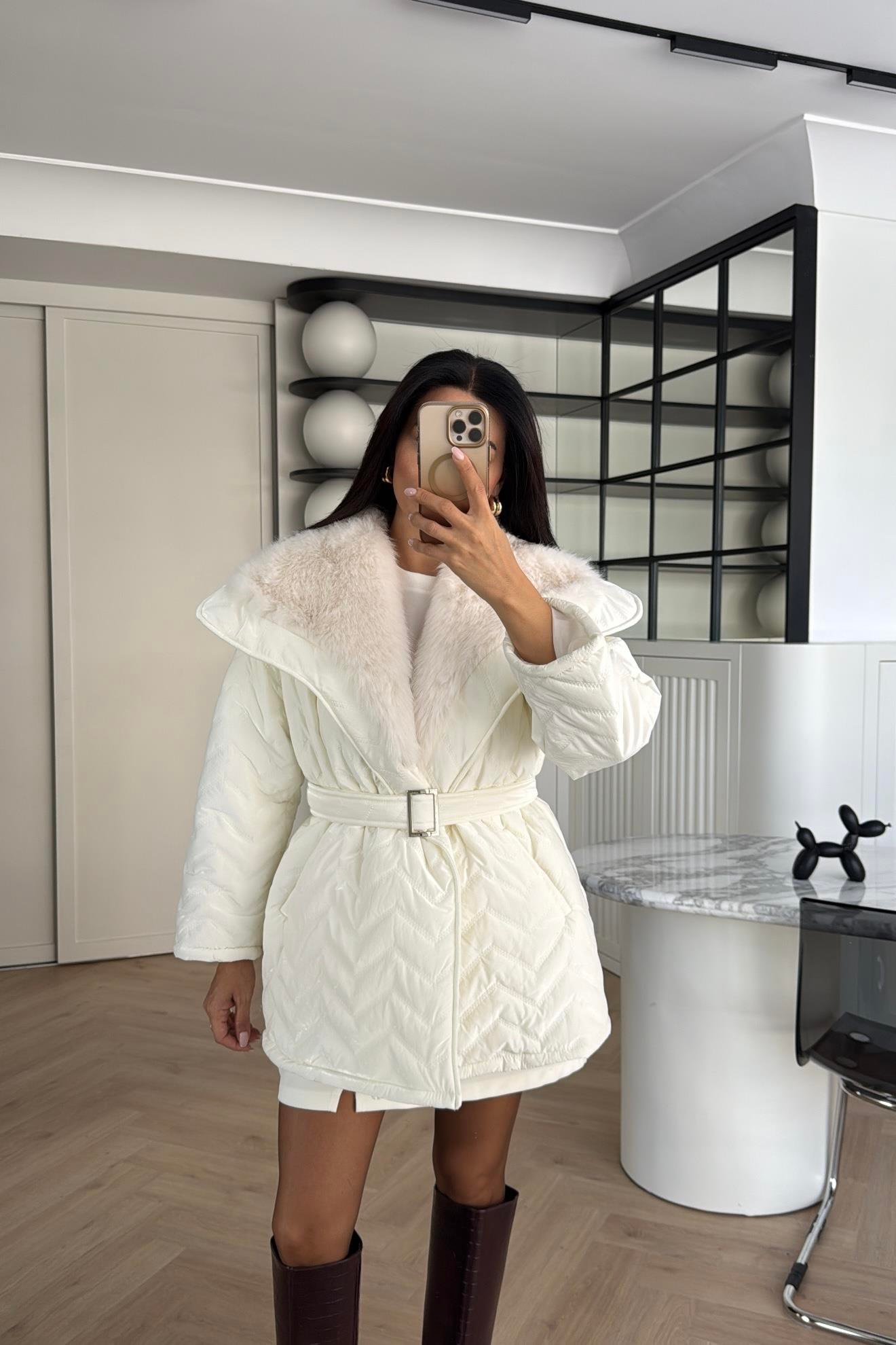 EKRU RENK TASARIM KÜRKLÜ ELYAF DOLGULU MONT 