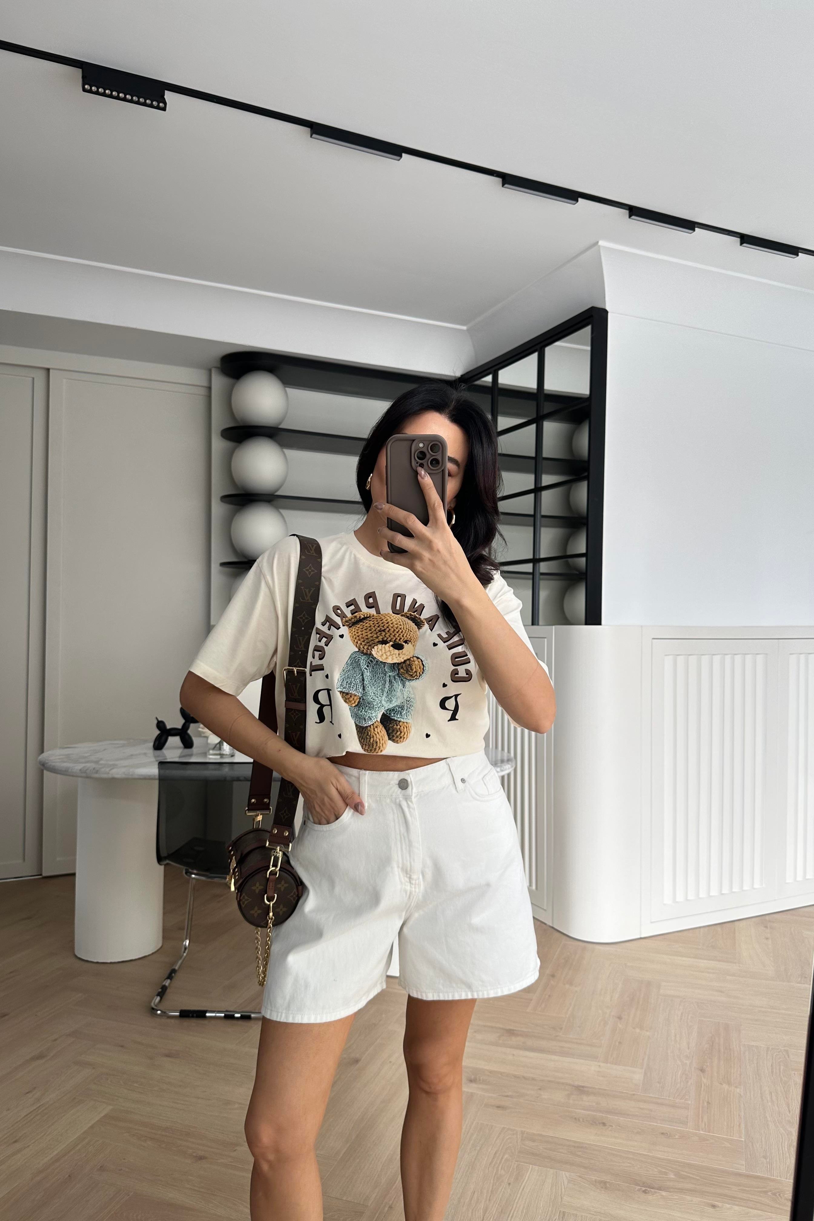 Ekru Şehir Boy Mom Şort