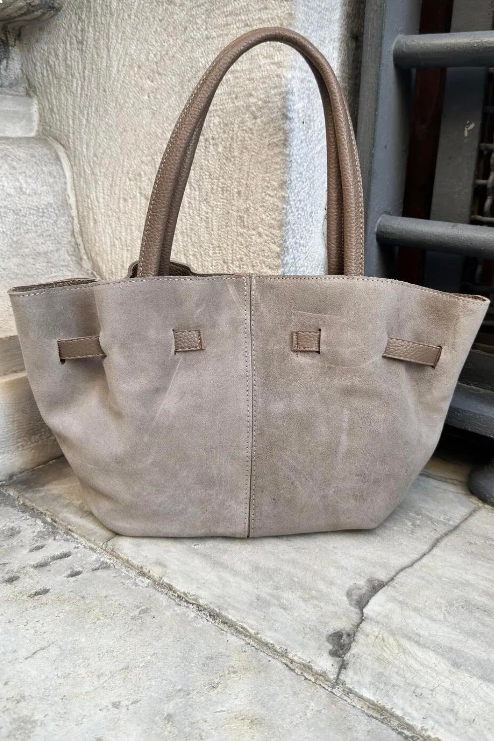 Gerçek Süet Deri Uzun Askili Miknatis Kapamali El ve Omuz Çantasi Vizon