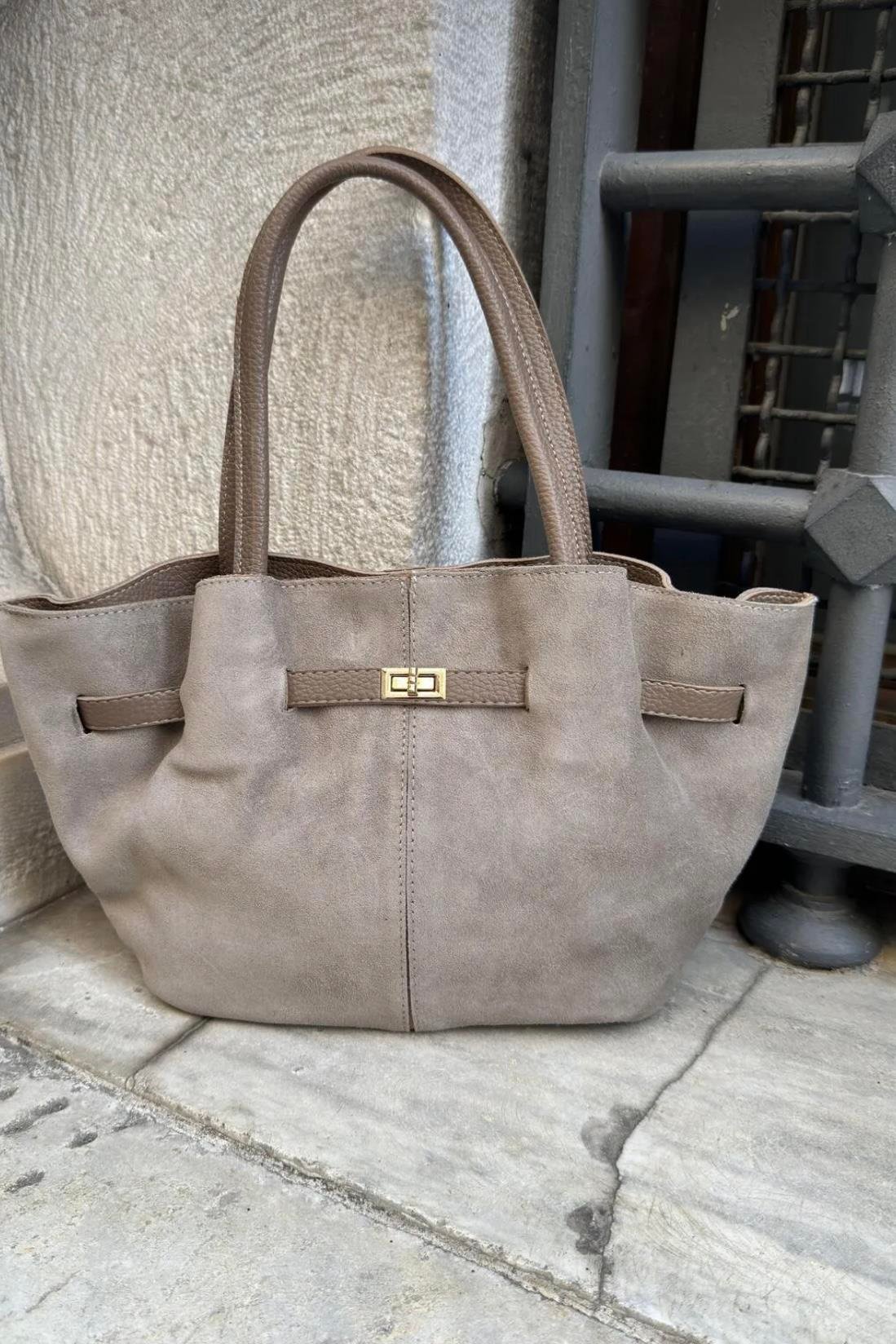 Gerçek Süet Deri Uzun Askili Miknatis Kapamali El ve Omuz Çantasi Vizon