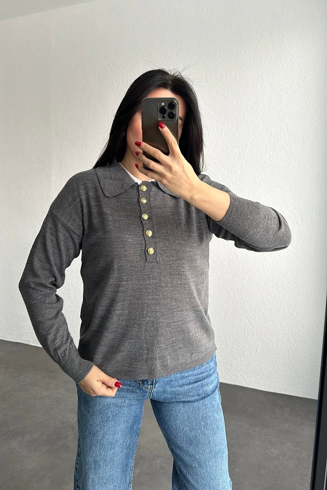 Gri Gold Düğmeli Polo Yaka Triko