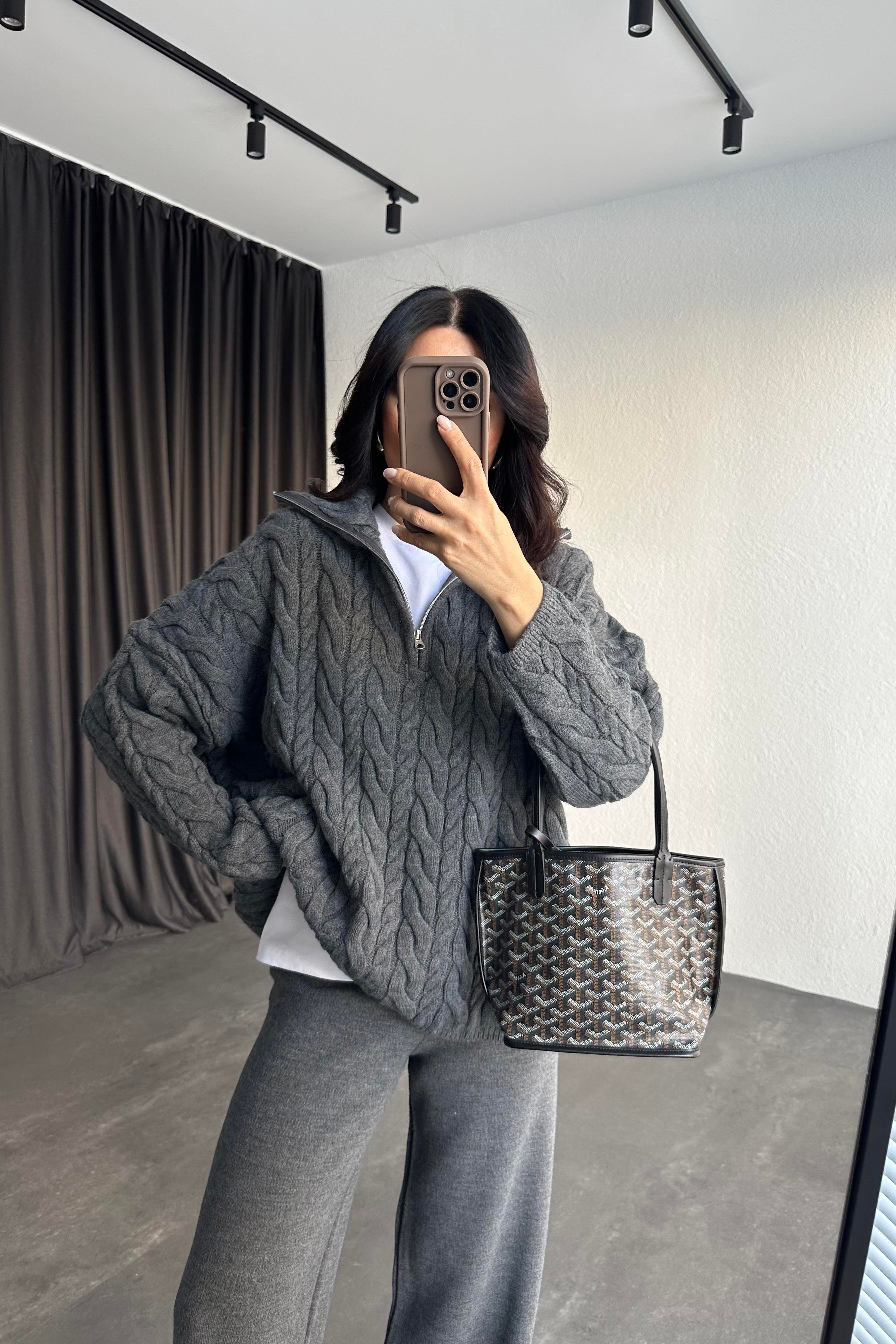 Gri Renk Fermuarlı Salaş Triko Kazak 