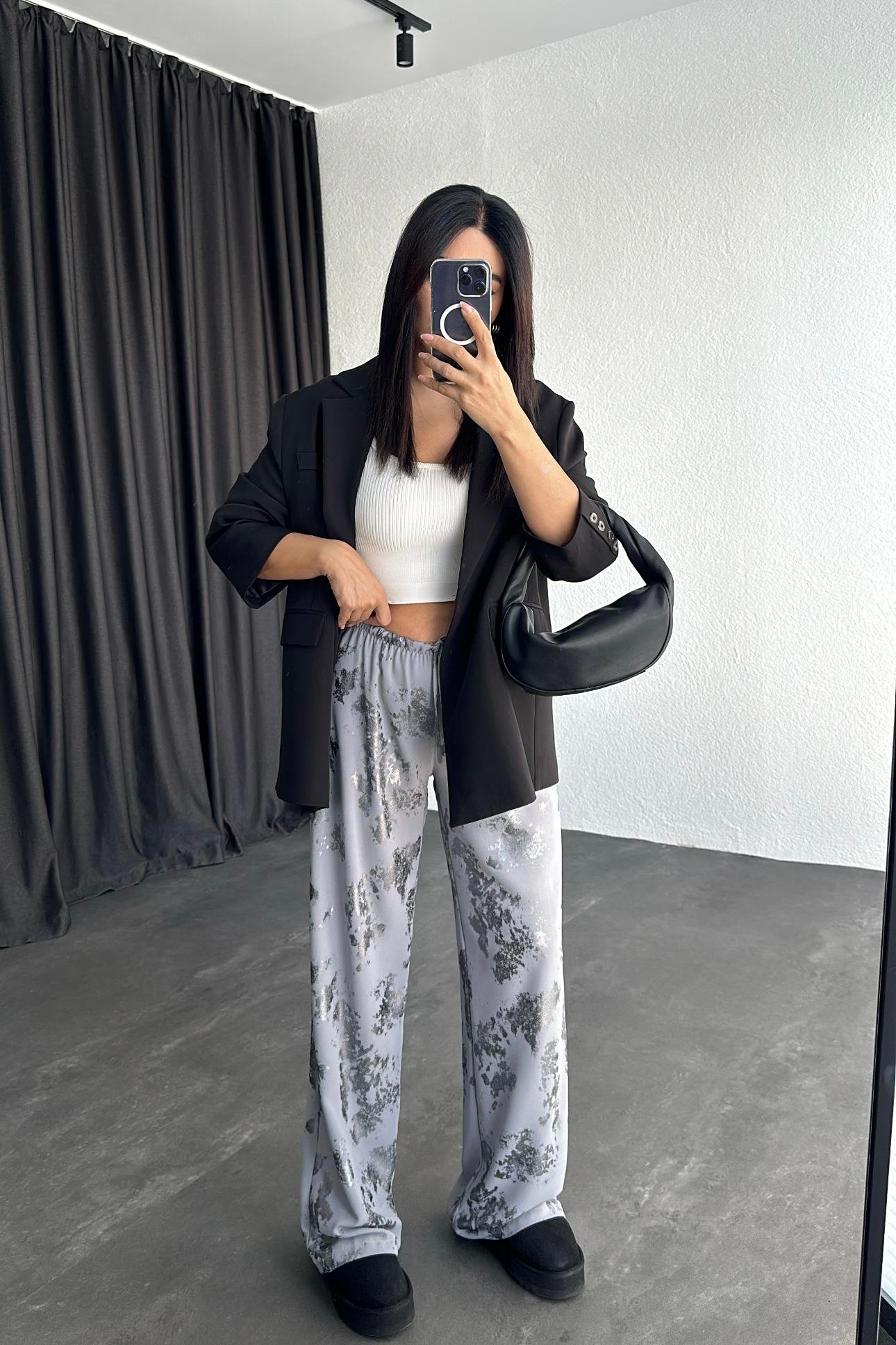 Gri Renk Tok Krep Kumaş Varaklı Rahat Pantolon 