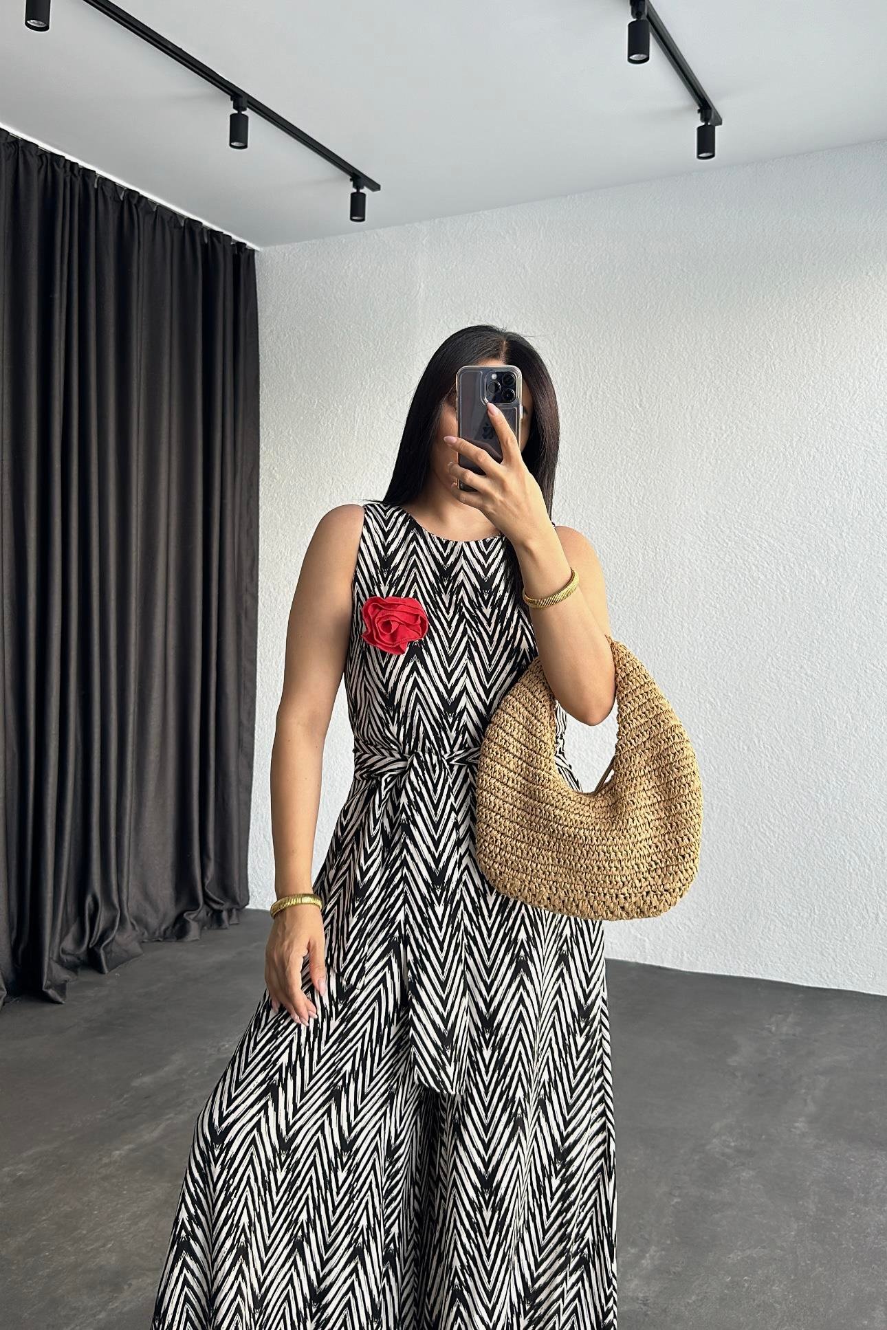 Gül Broşlu Cepli Tasarım Tulum