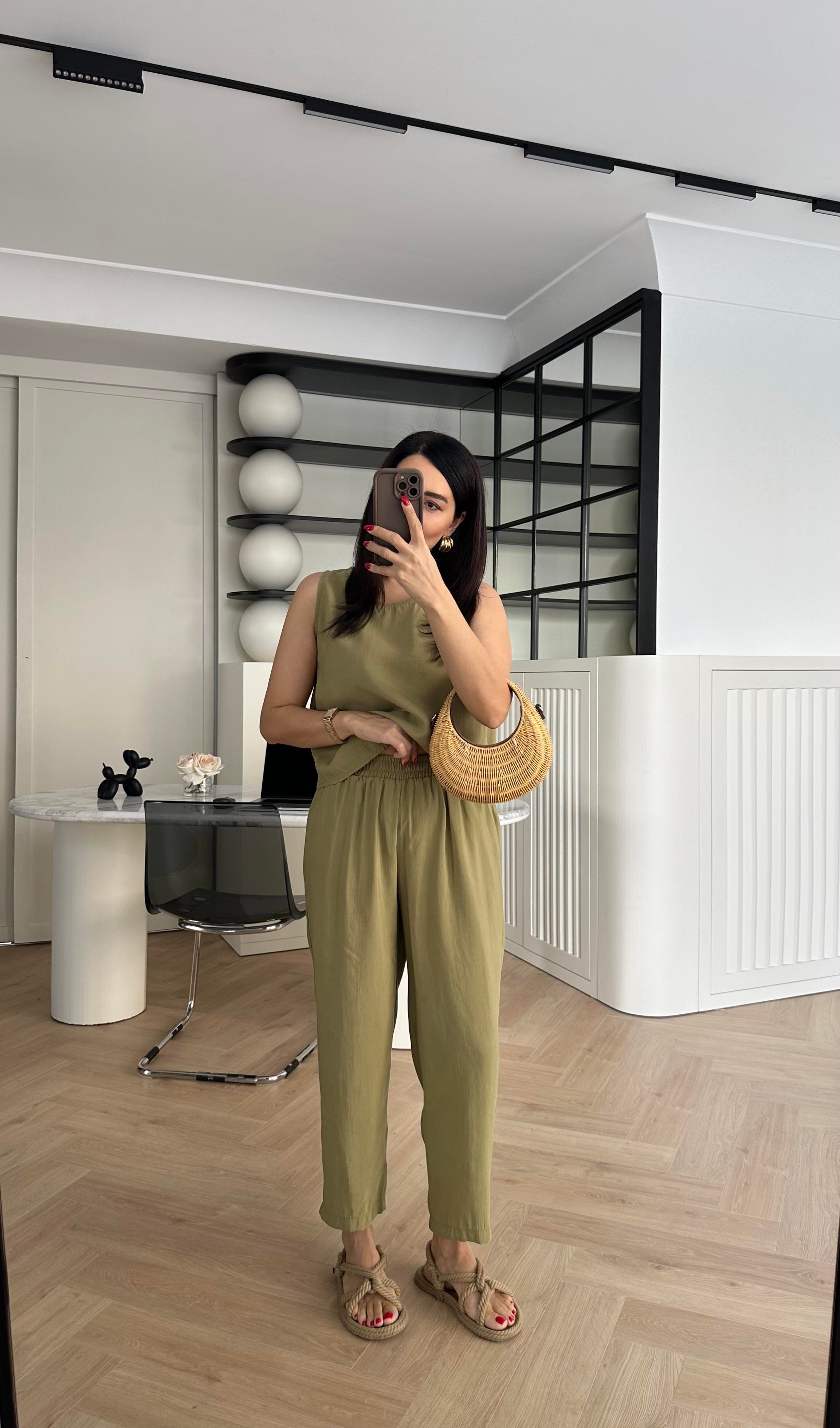 Haki Tensel Kumaş Kolsuz Bluz Pantolon Takım