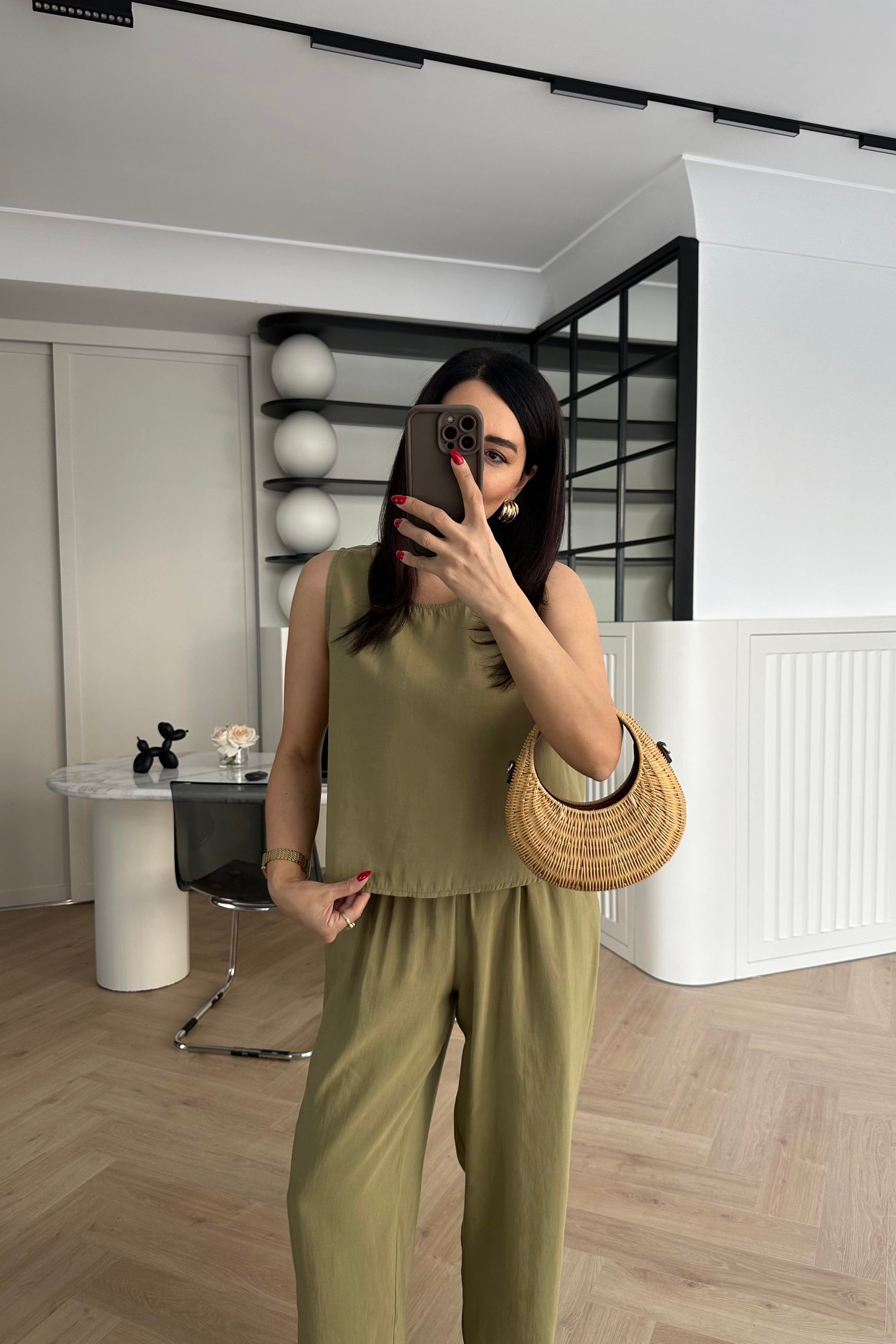 Haki Tensel Kumaş Kolsuz Bluz Pantolon Takım
