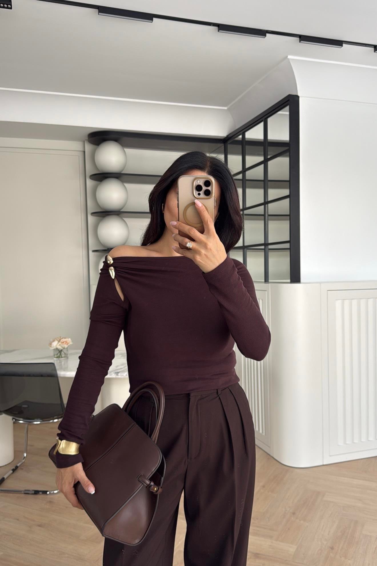 KAHVE AKSESUAR DETAYLI BLUZ