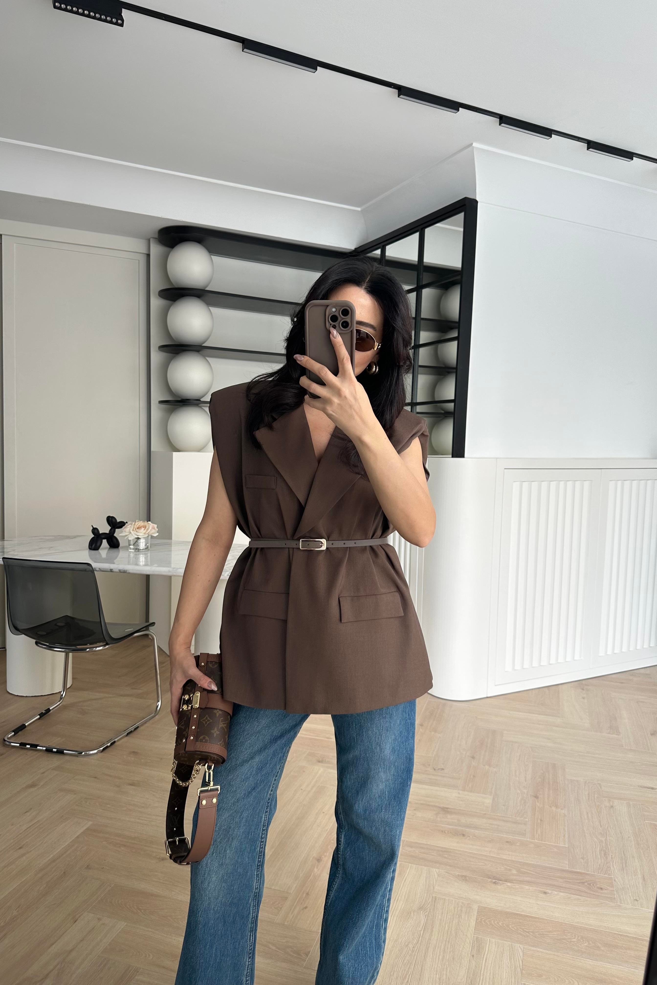 Kahve Astarlı Kemerli Vatkalı Yelek 