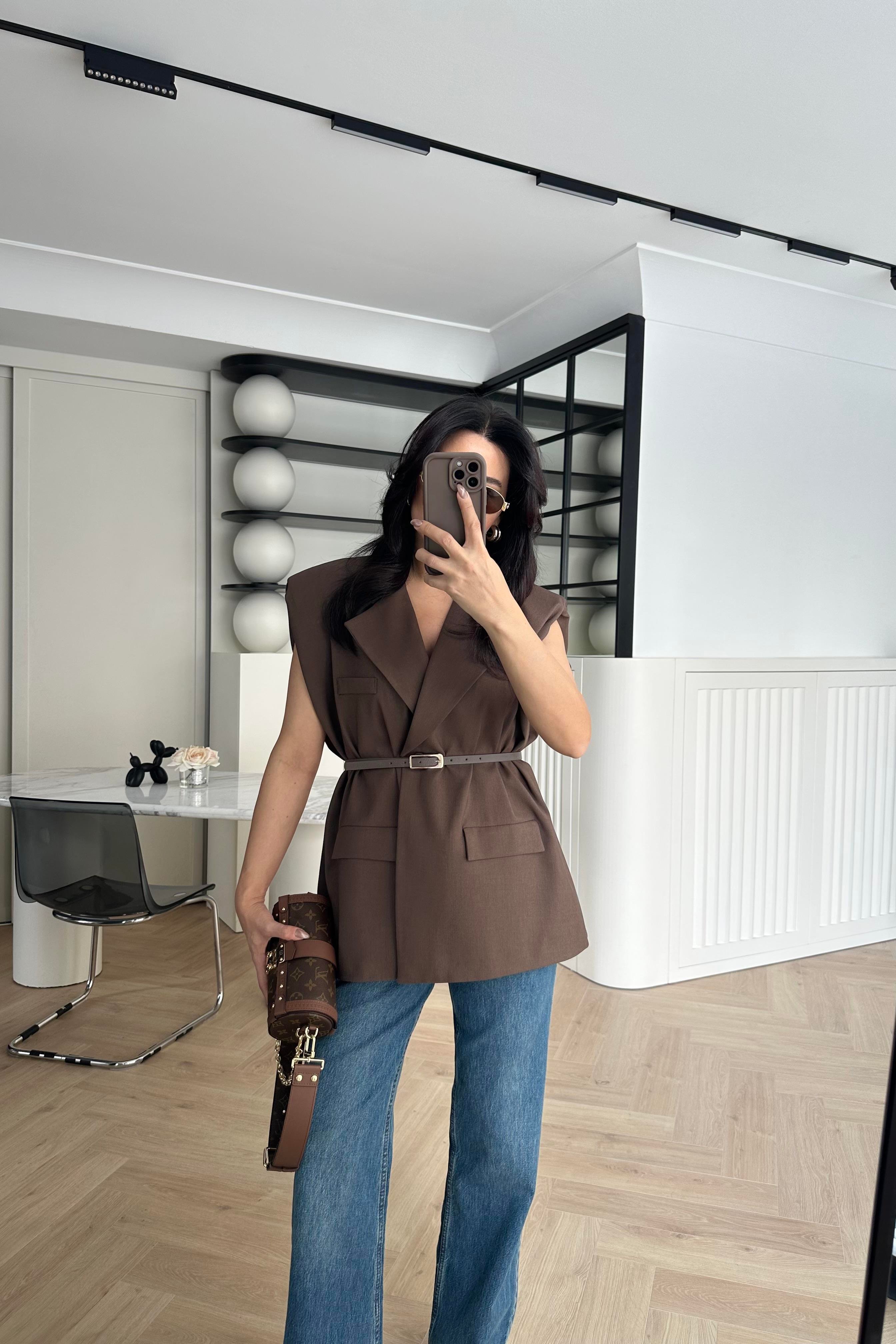 Kahve Astarlı Kemerli Vatkalı Yelek 