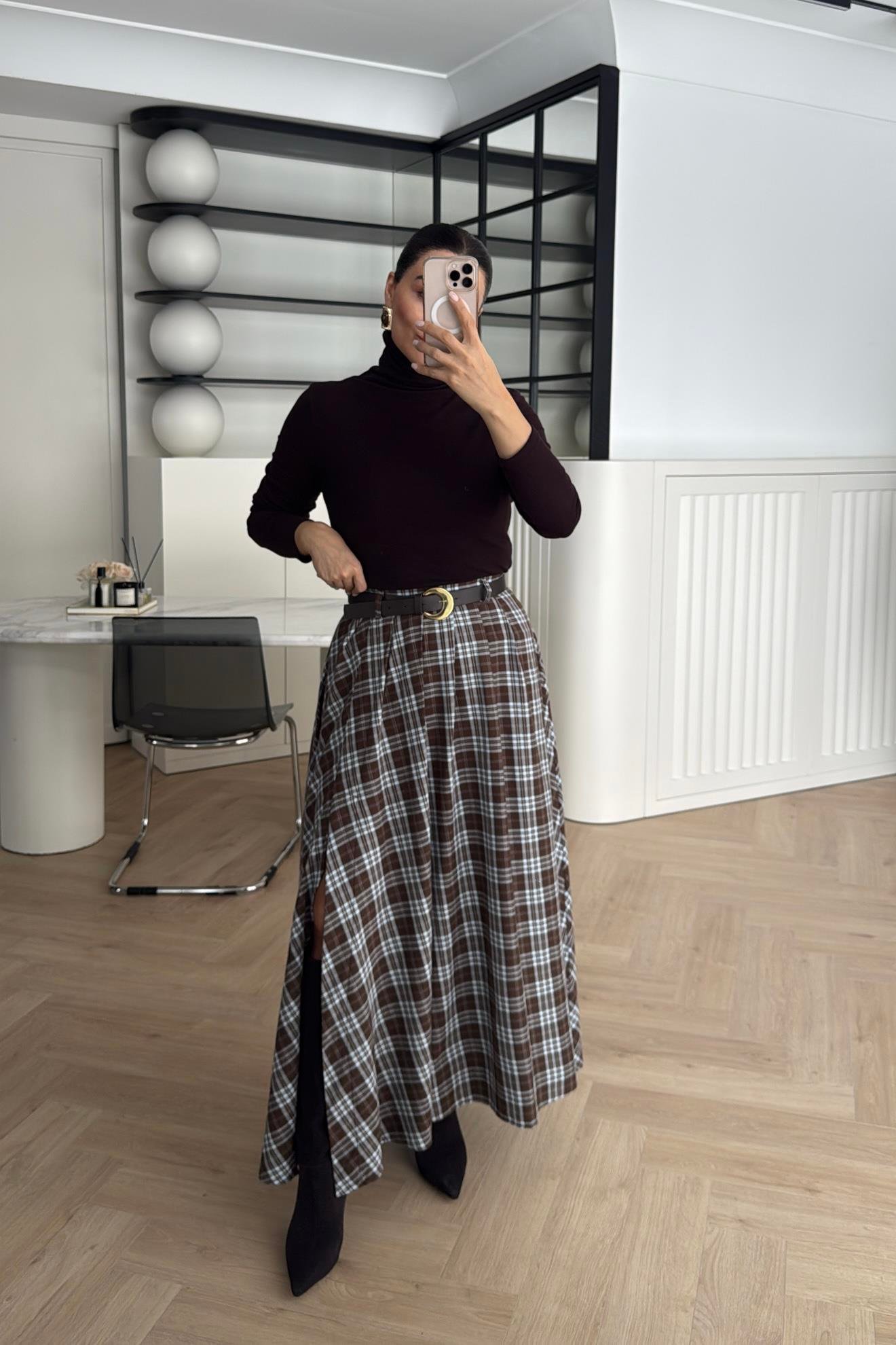 KEMER DETAYLI YIRTMAÇLI EKOSE  ETEK KAHVE 