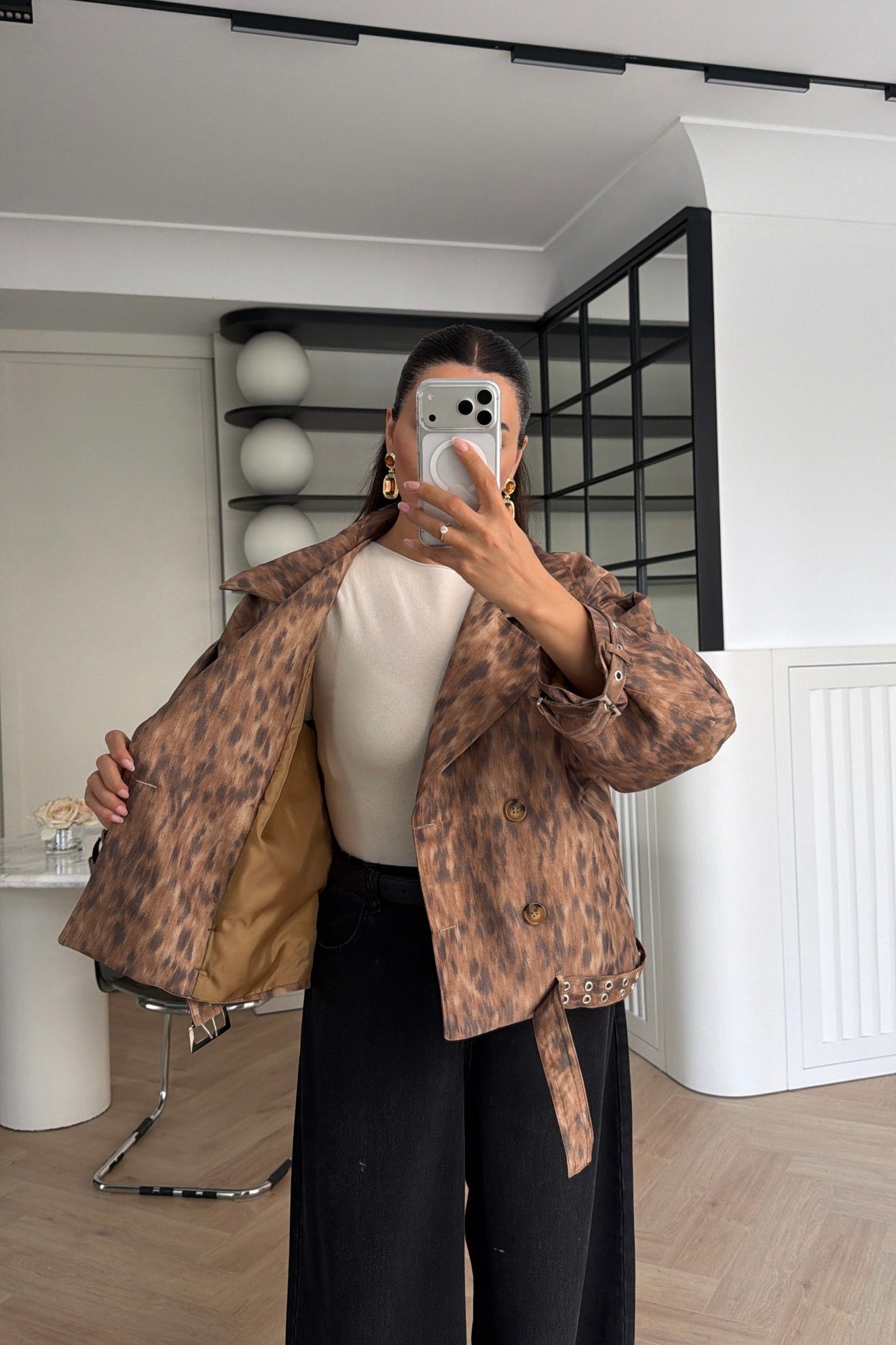 Kemerli Astarlı Leopar Desenli Ceket 