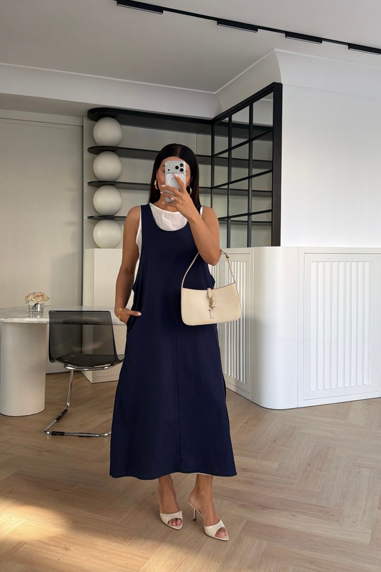 KENDİNDEN PARÇALI KOLSUZ KETEN ELBİSE LACİVERT 
