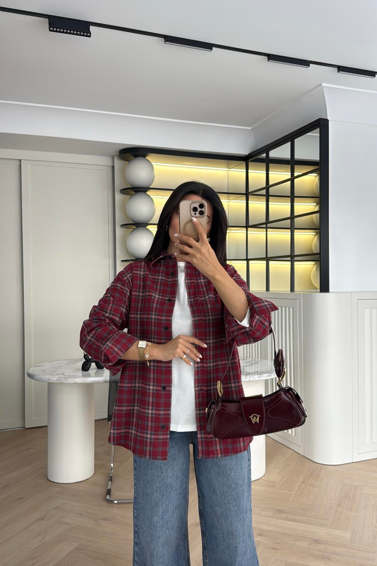 KIRMIZI EKOSE DÜĞMELİ GÖMLEK 