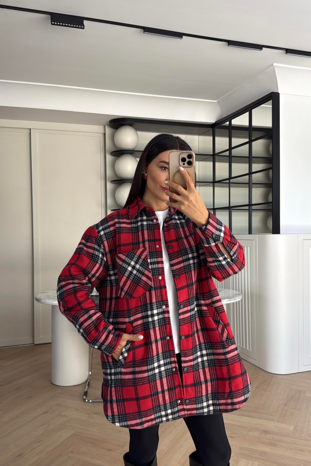 KIRMIZI EKOSE ELYAF DOLGULU OVERSİZE CEKET