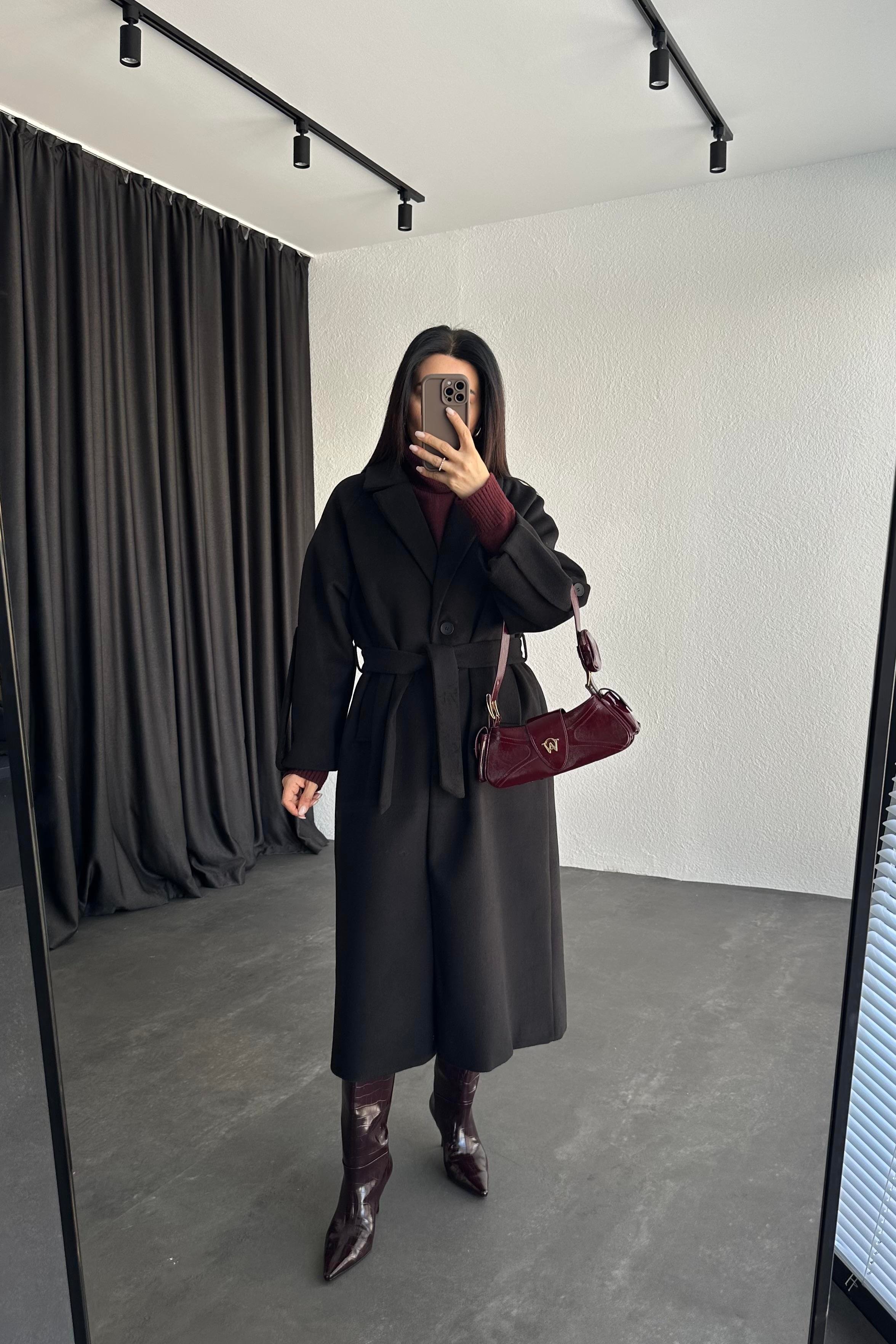 Kol Detay Siyah Renk Premium Kaşe Kaban