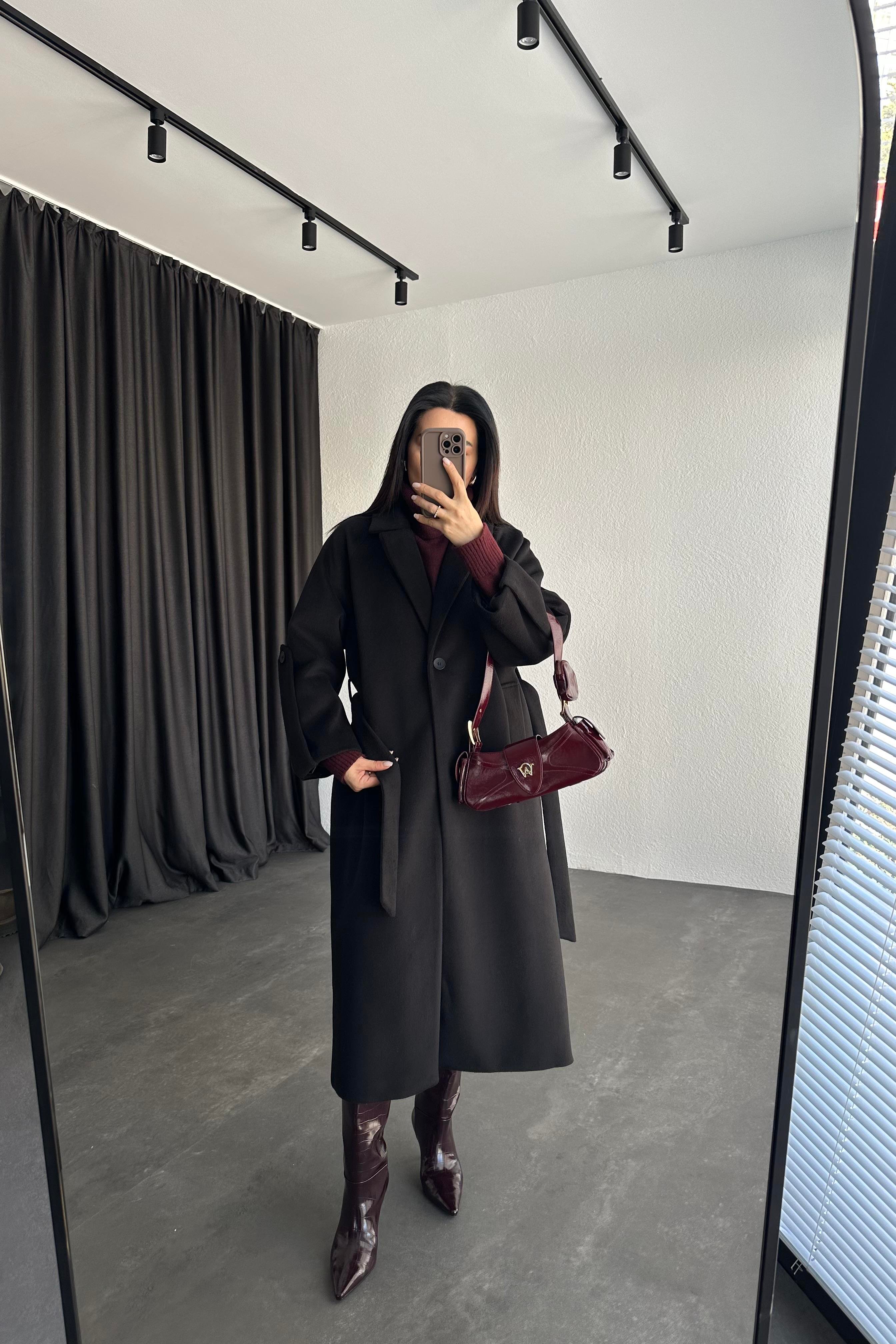 Kol Detay Siyah Renk Premium Kaşe Kaban