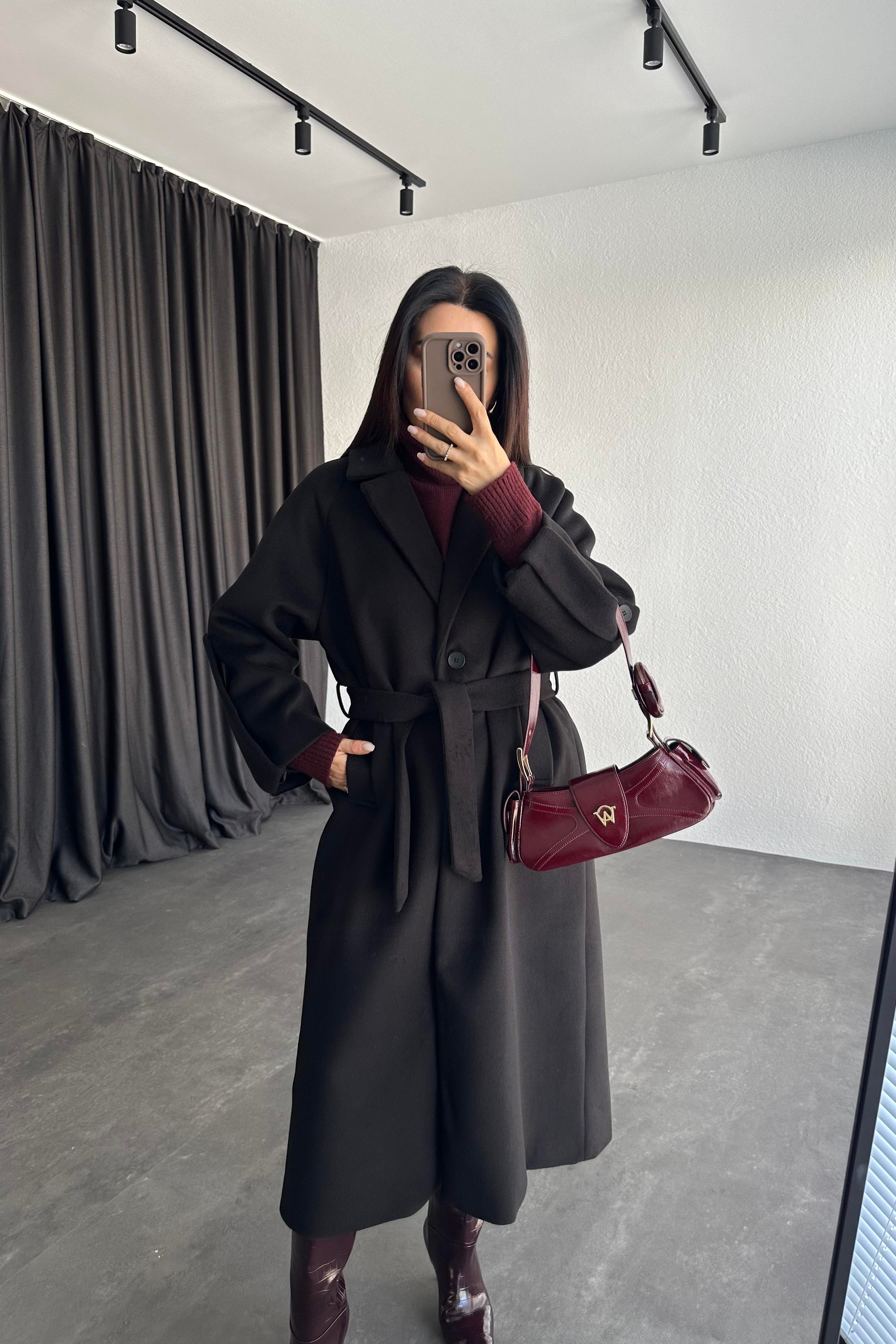 Kol Detay Siyah Renk Premium Kaşe Kaban